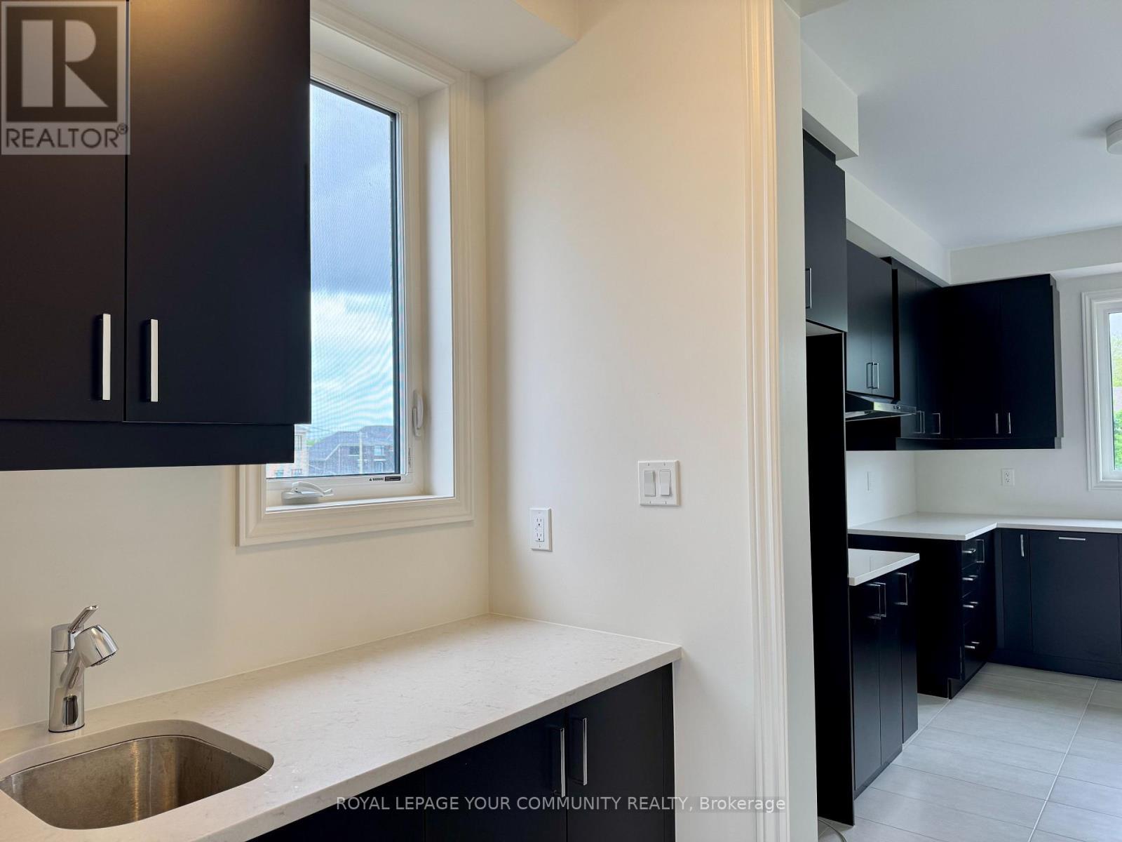 












8 ELDERBERRY WAY

,
Adjala-Tosorontio,




Ontario
L0G1W0

