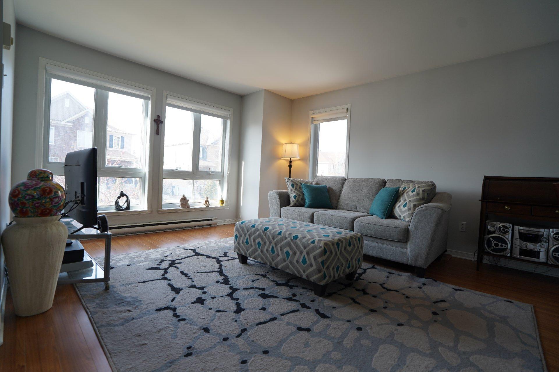 









6195


Rue Charpentier

, 3,
Brossard,




QC
J4Z0L6

