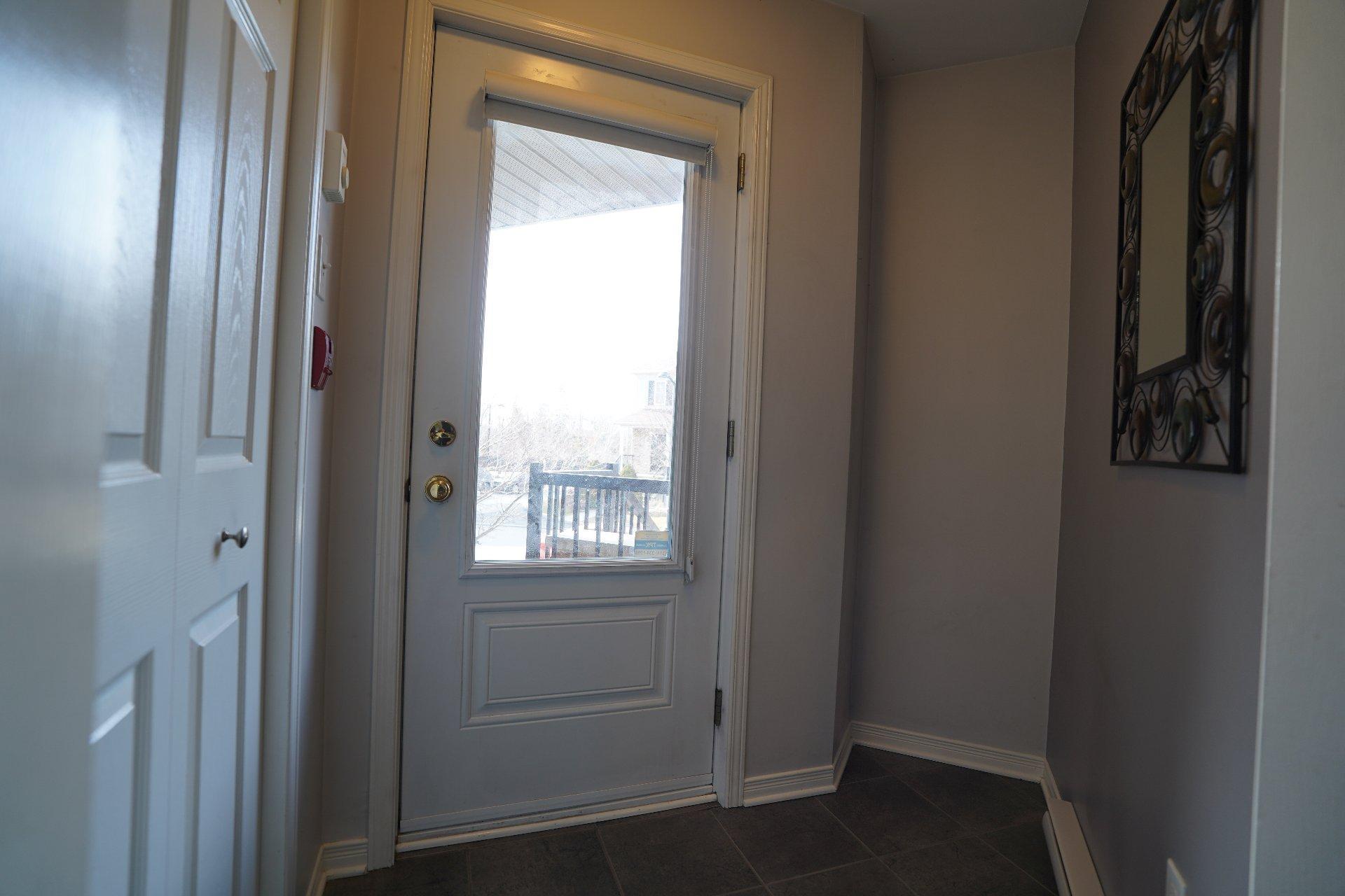 









6195


Rue Charpentier

, 3,
Brossard,




QC
J4Z0L6

