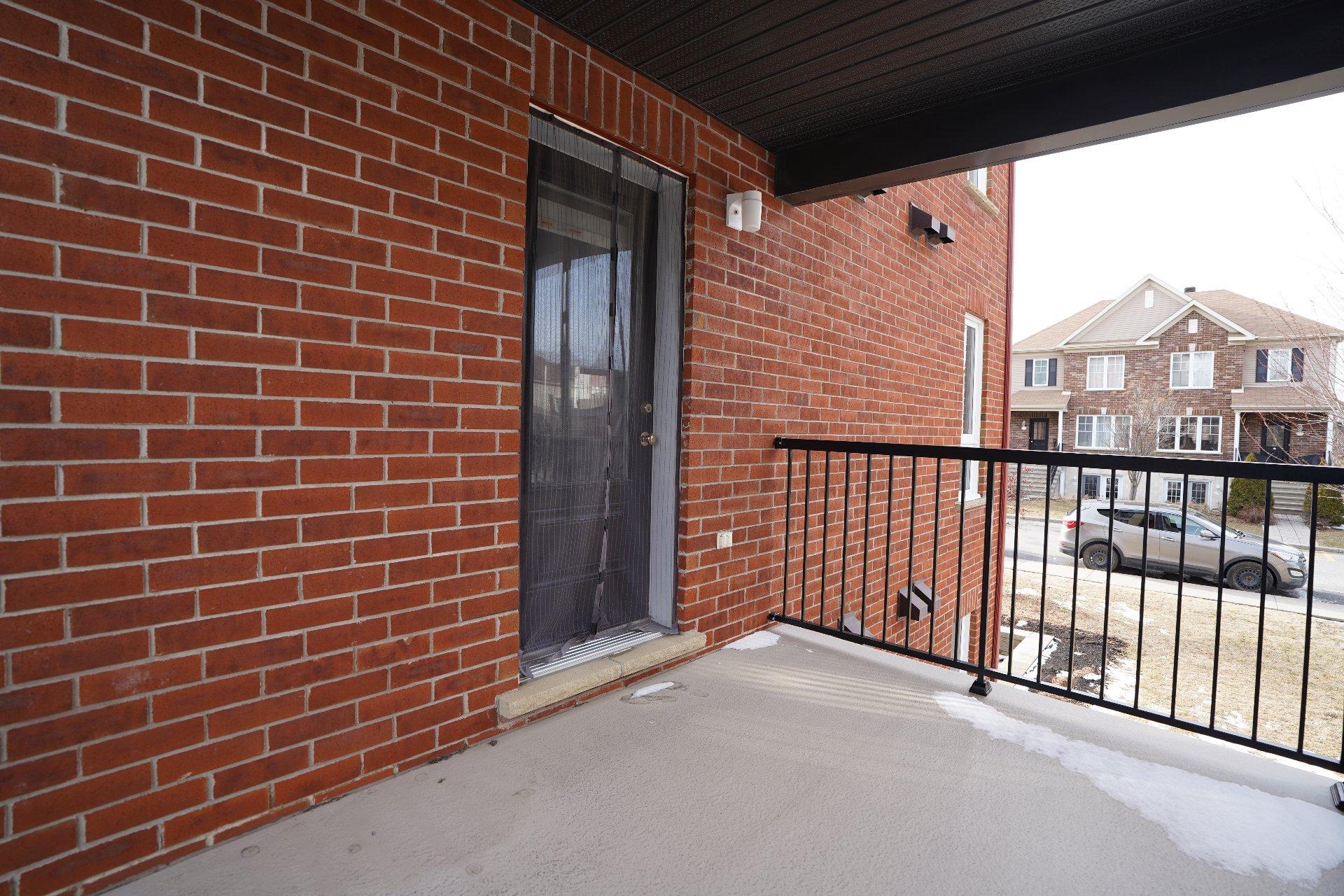 









6195


Rue Charpentier

, 3,
Brossard,




QC
J4Z0L6

