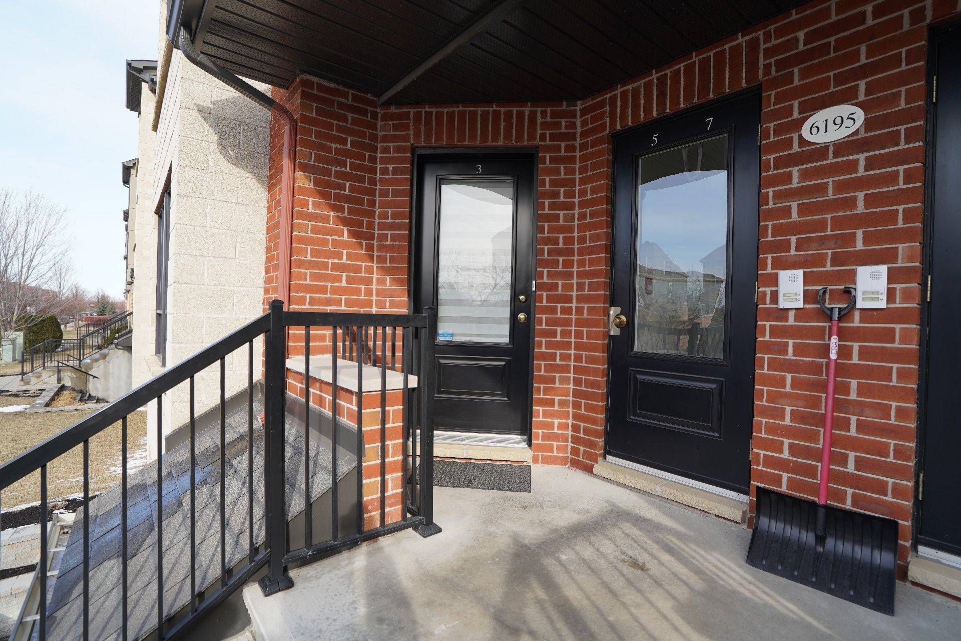 









6195


Rue Charpentier

, 3,
Brossard,




QC
J4Z0L6

