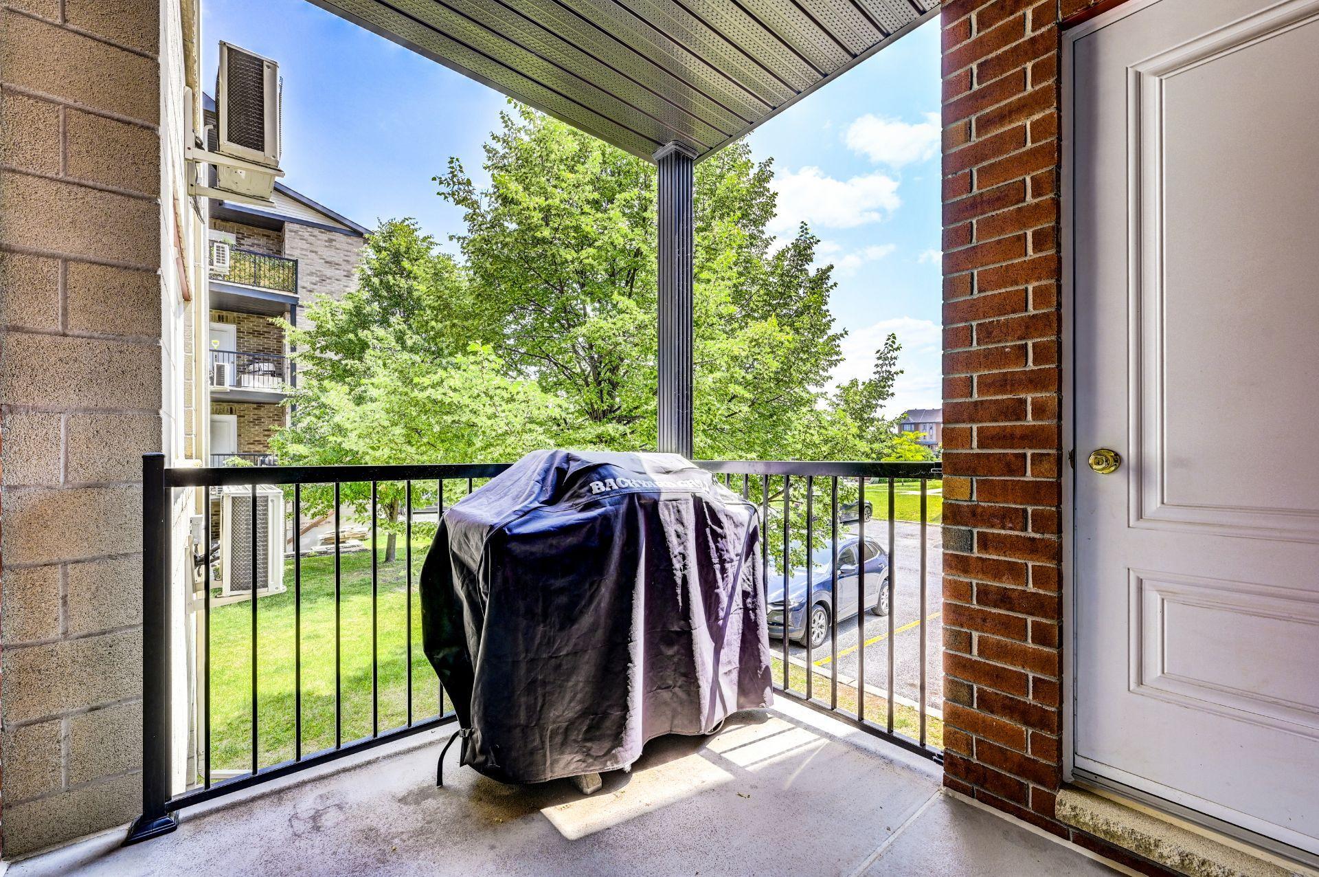 









6195


Rue Charpentier

, 3,
Brossard,




QC
J4Z0L6

