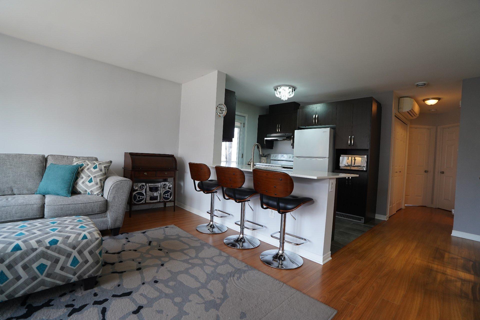 









6195


Rue Charpentier

, 3,
Brossard,




QC
J4Z0L6

