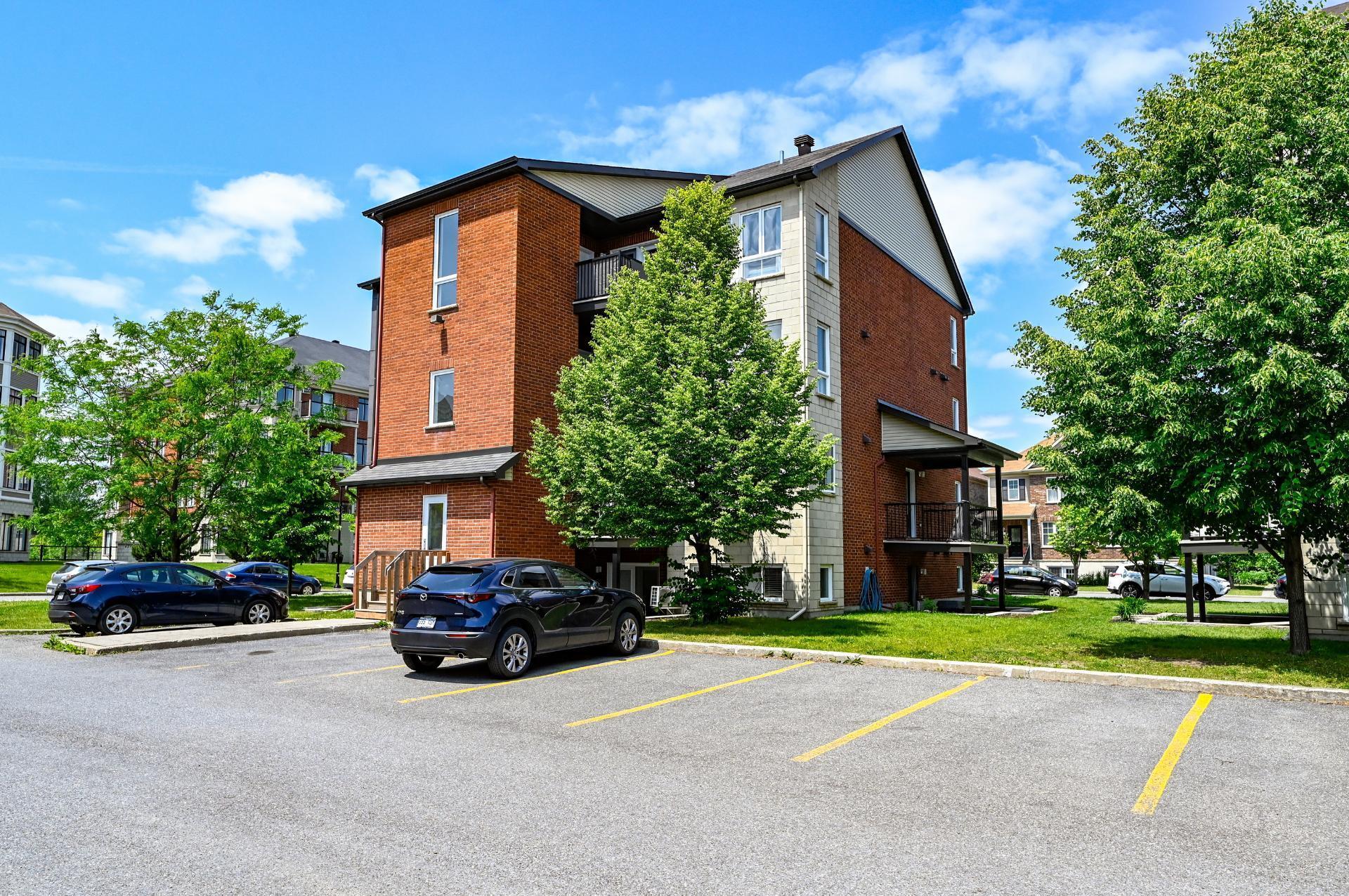 









6195


Rue Charpentier

, 3,
Brossard,




QC
J4Z0L6

