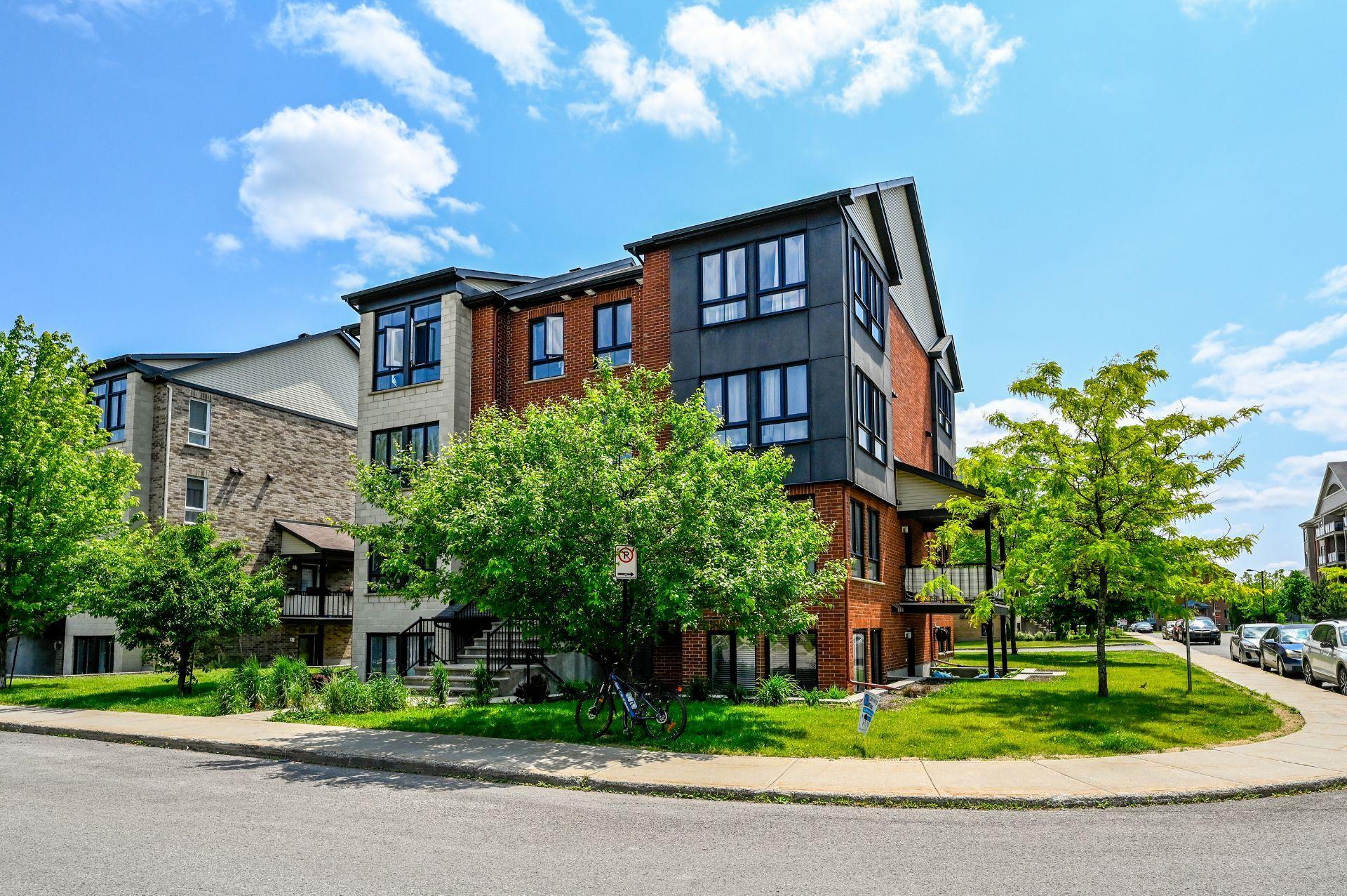 









6195


Rue Charpentier

, 3,
Brossard,




QC
J4Z0L6

