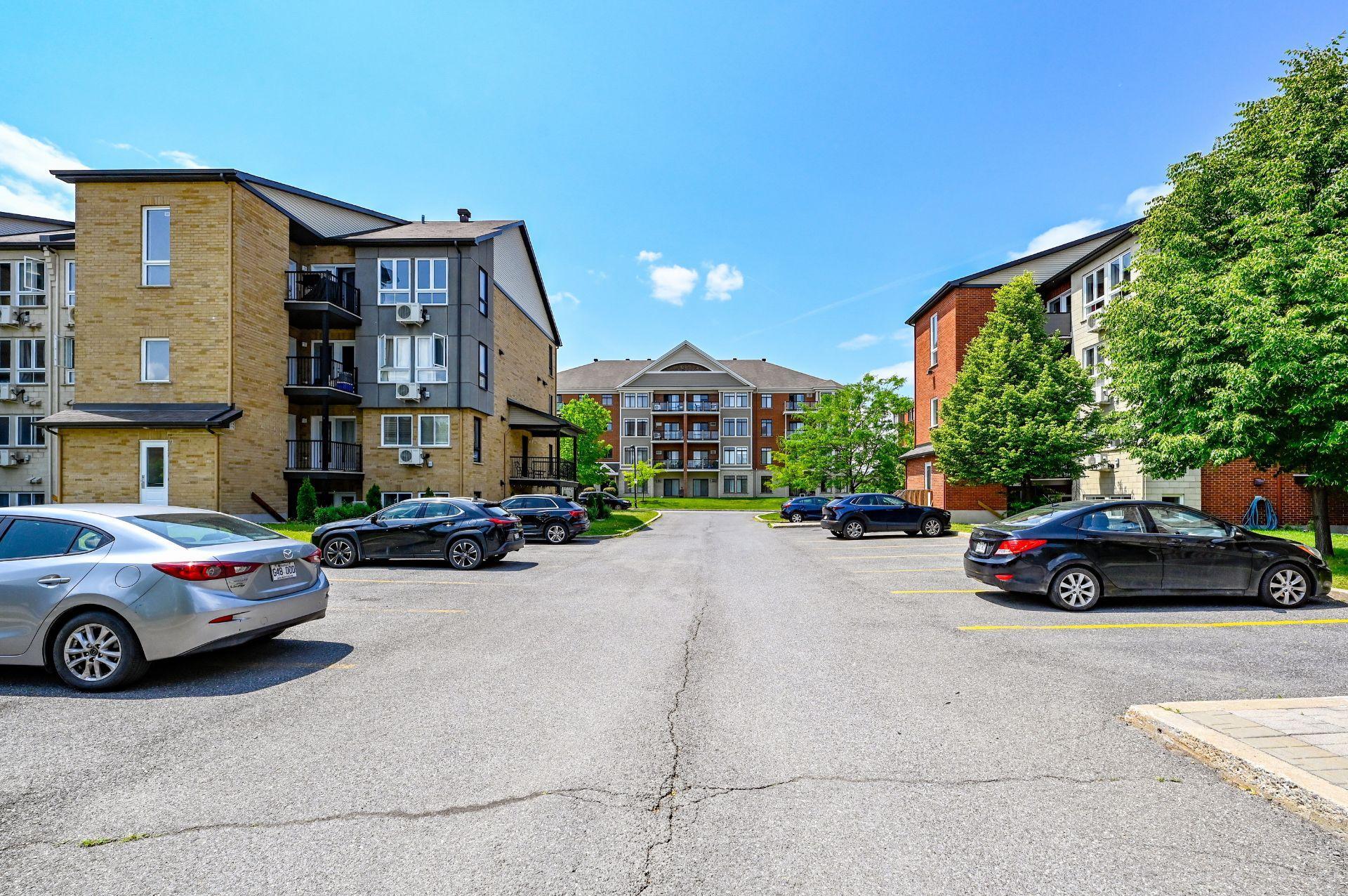 









6195


Rue Charpentier

, 3,
Brossard,




QC
J4Z0L6

