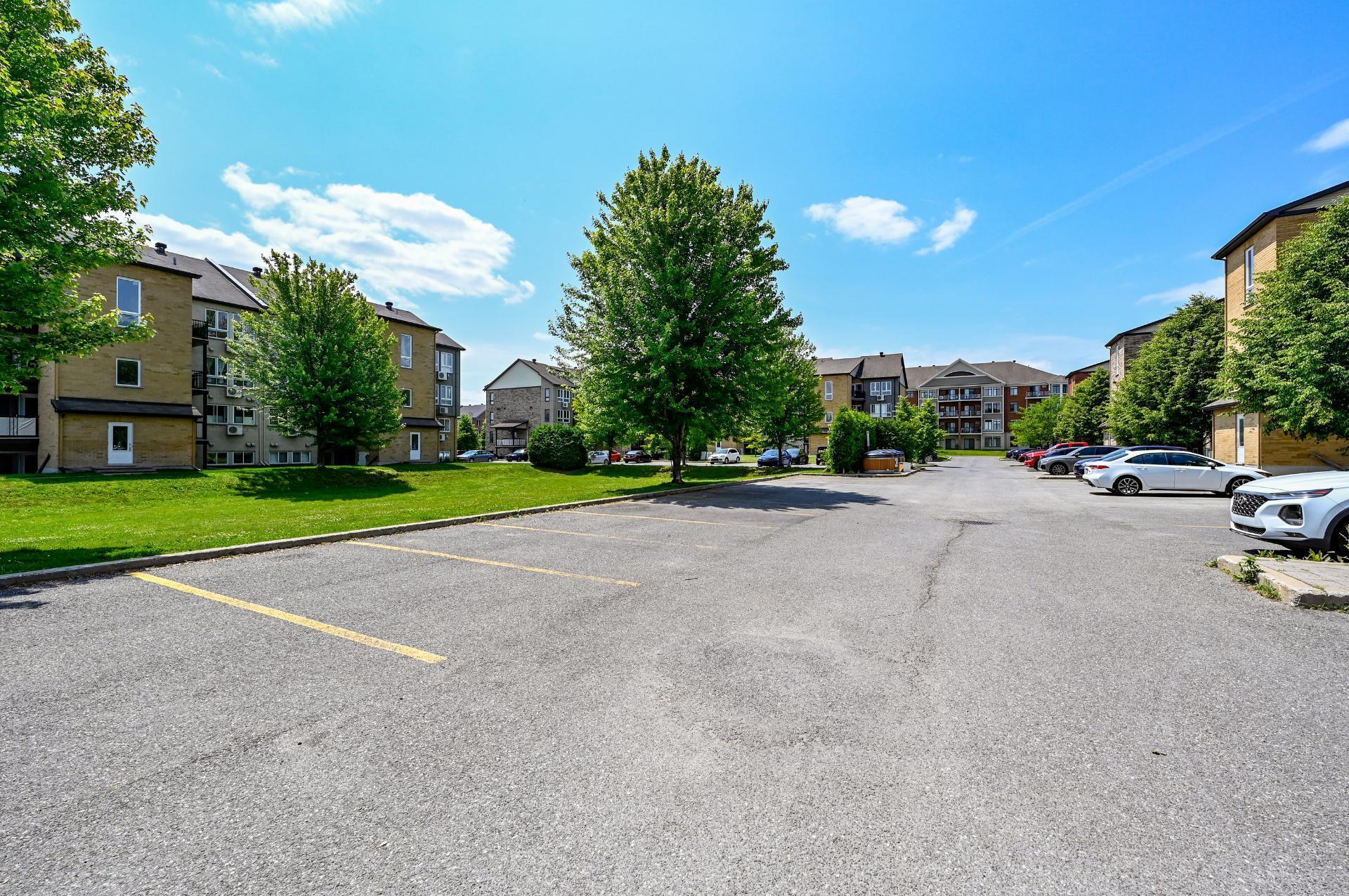 









6195


Rue Charpentier

, 3,
Brossard,




QC
J4Z0L6

