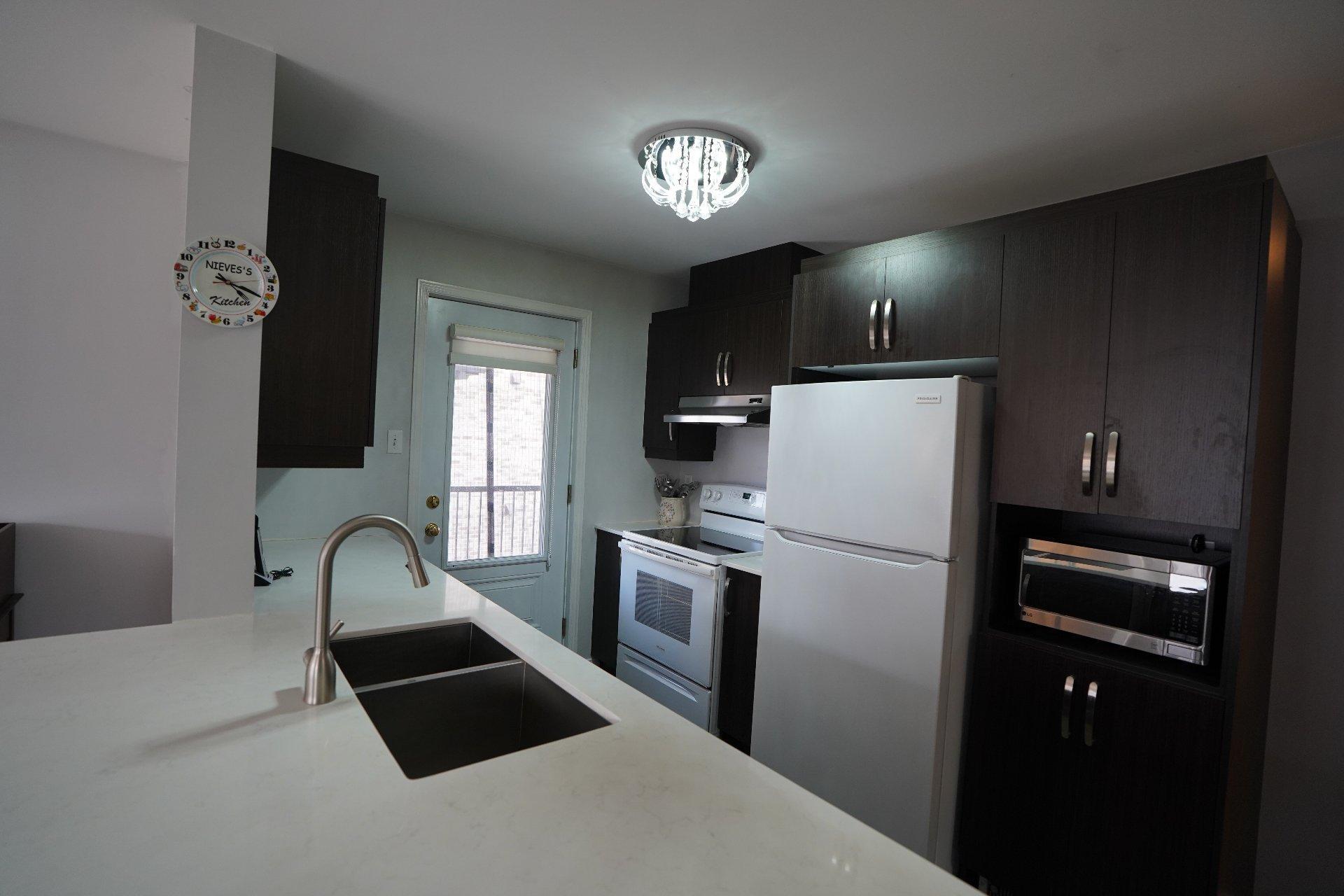









6195


Rue Charpentier

, 3,
Brossard,




QC
J4Z0L6

