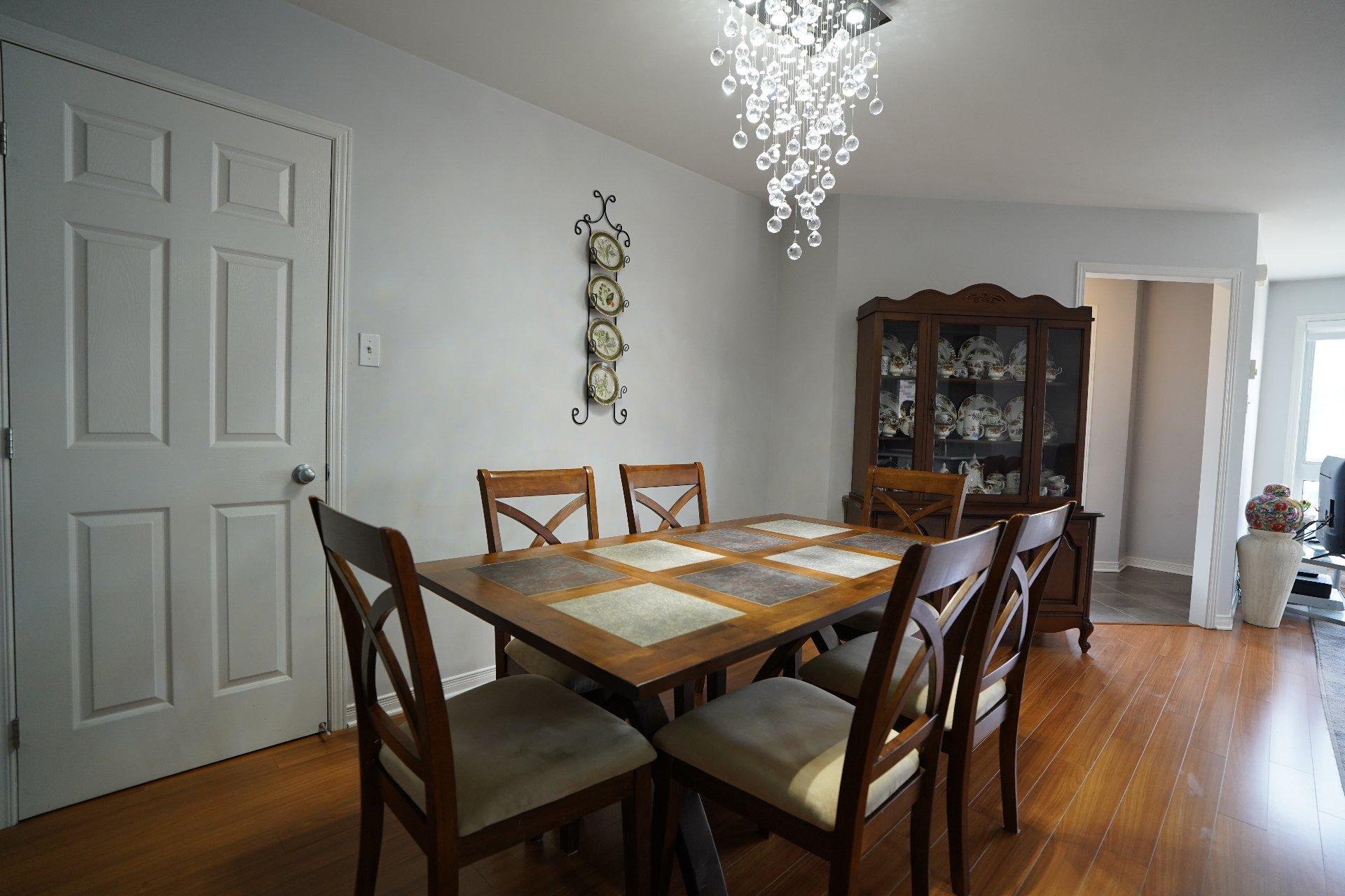 









6195


Rue Charpentier

, 3,
Brossard,




QC
J4Z0L6

