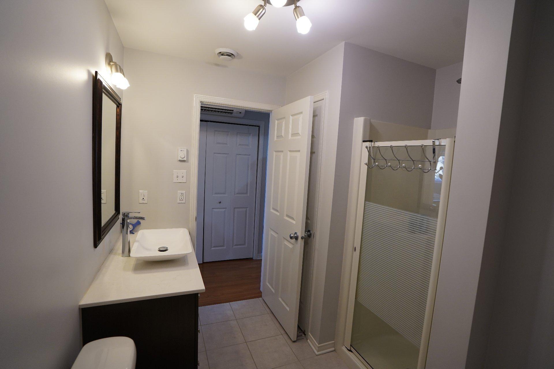 









6195


Rue Charpentier

, 3,
Brossard,




QC
J4Z0L6

