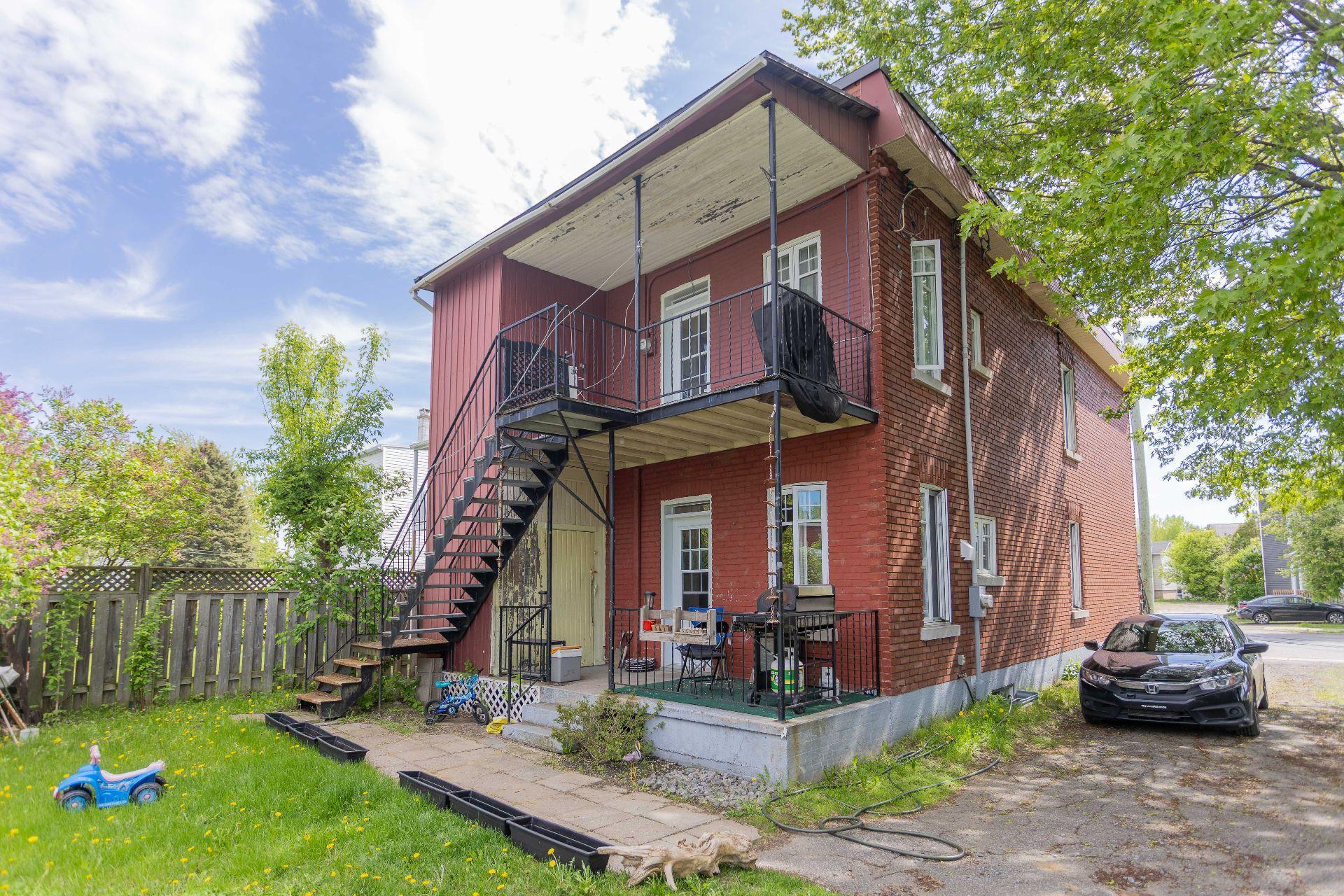









118

 - 120


Rue Rochefort

,
Trois-Rivières,




QC
G8T7J1

