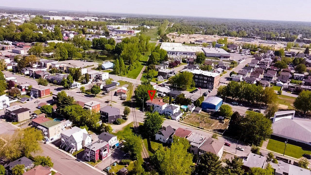 









118

 - 120


Rue Rochefort

,
Trois-Rivières,




QC
G8T7J1


