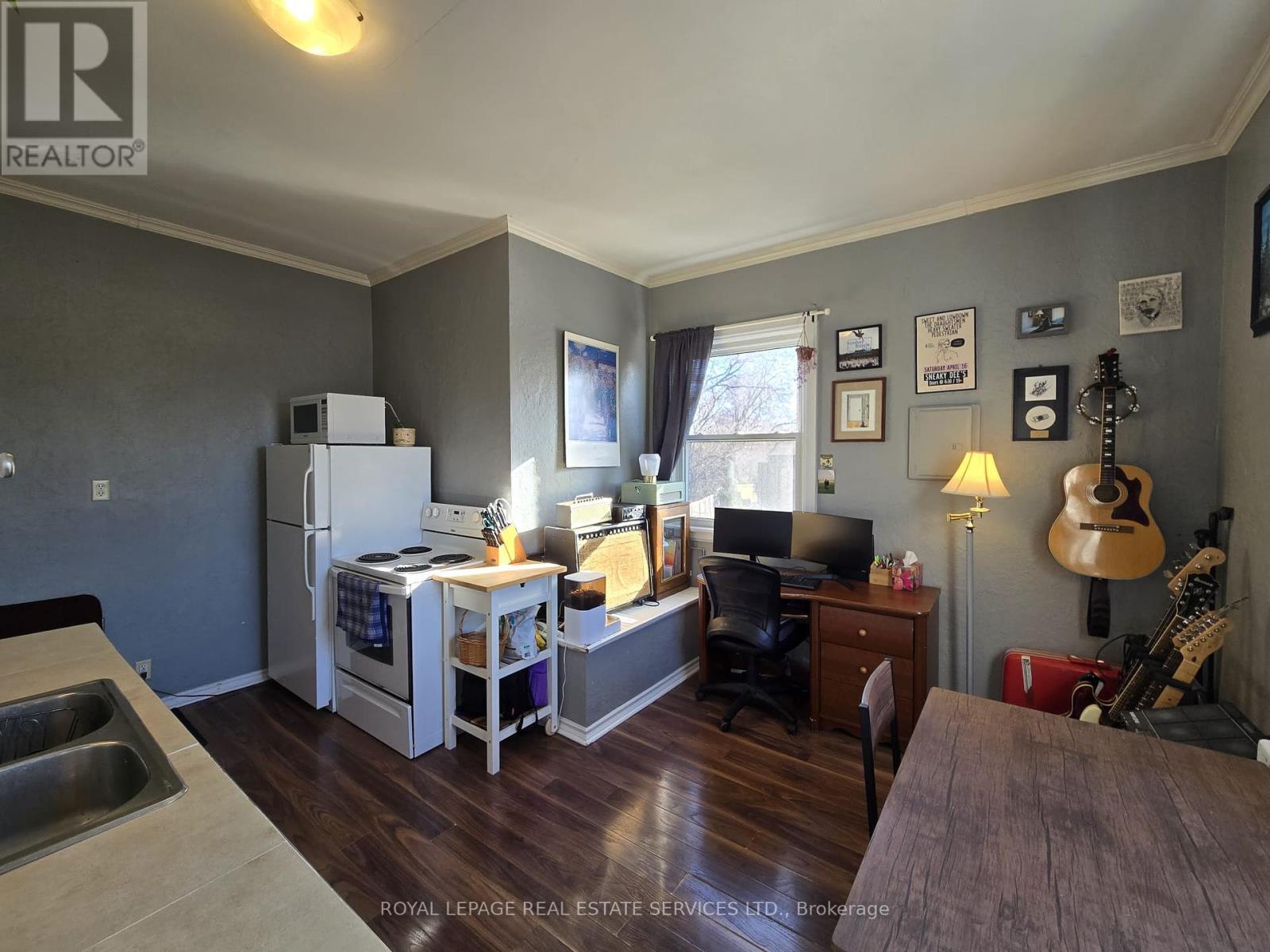 












2 - 36 PLAINS ROAD W

,
Burlington,




Ontario
L7T0E9

