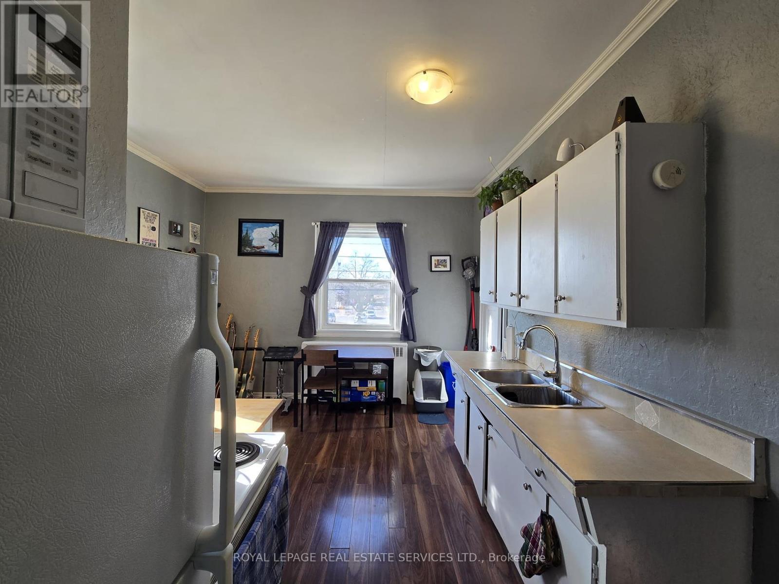 












2 - 36 PLAINS ROAD W

,
Burlington,




Ontario
L7T0E9

