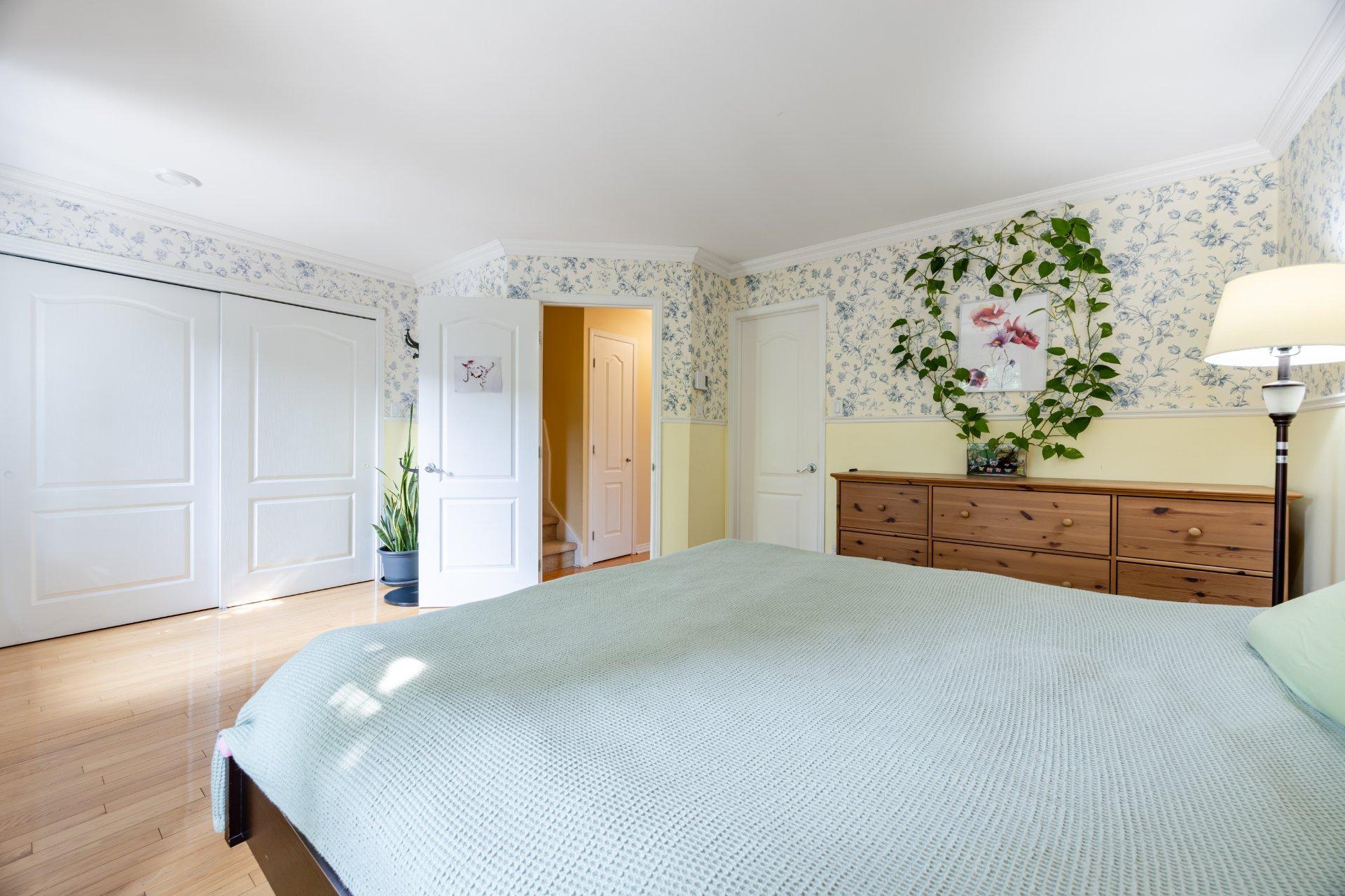 









2229


Rue de la Méditerranée

,
Montréal (Saint-Laurent),




QC
H4R3B1

