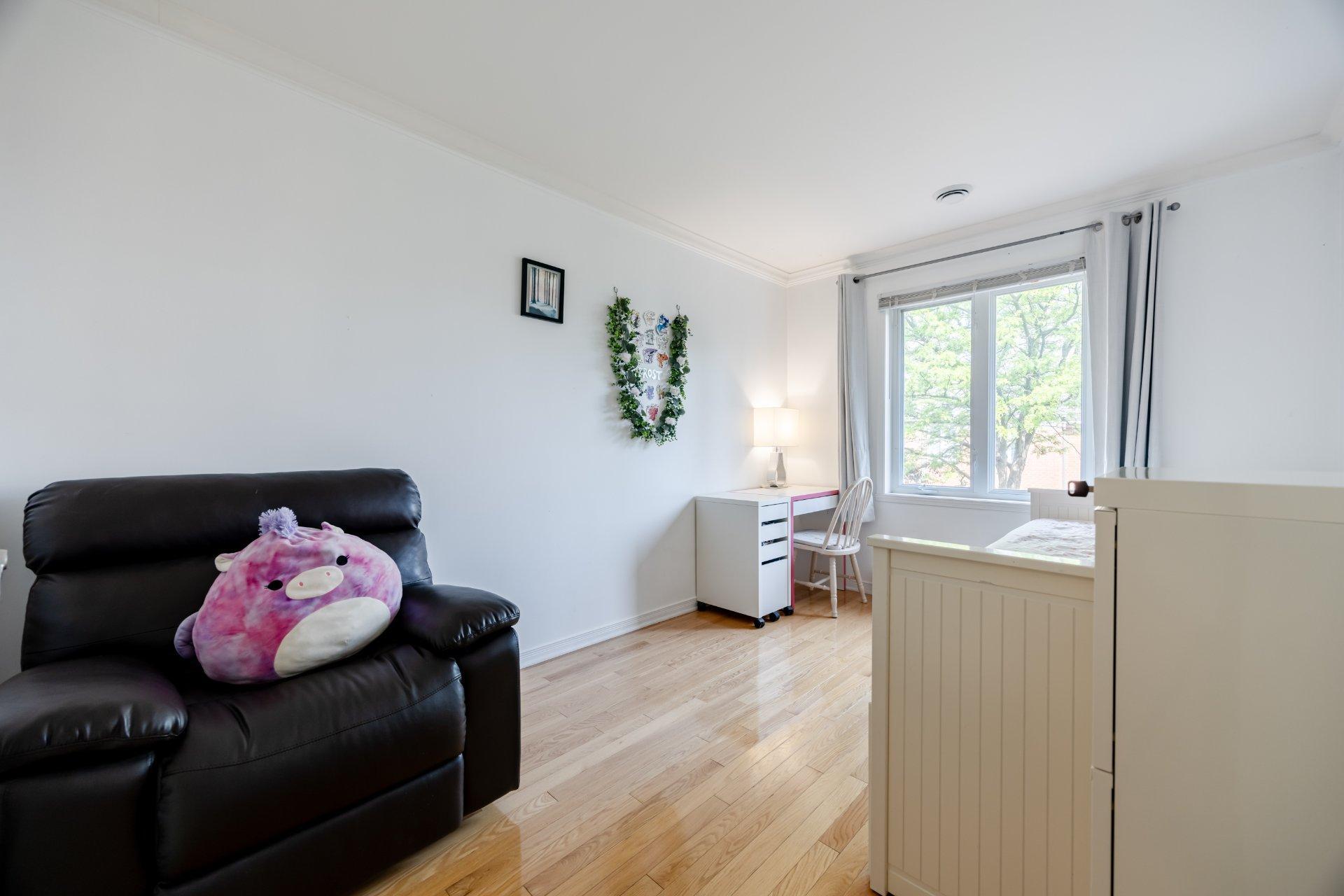 









2229


Rue de la Méditerranée

,
Montréal (Saint-Laurent),




QC
H4R3B1

