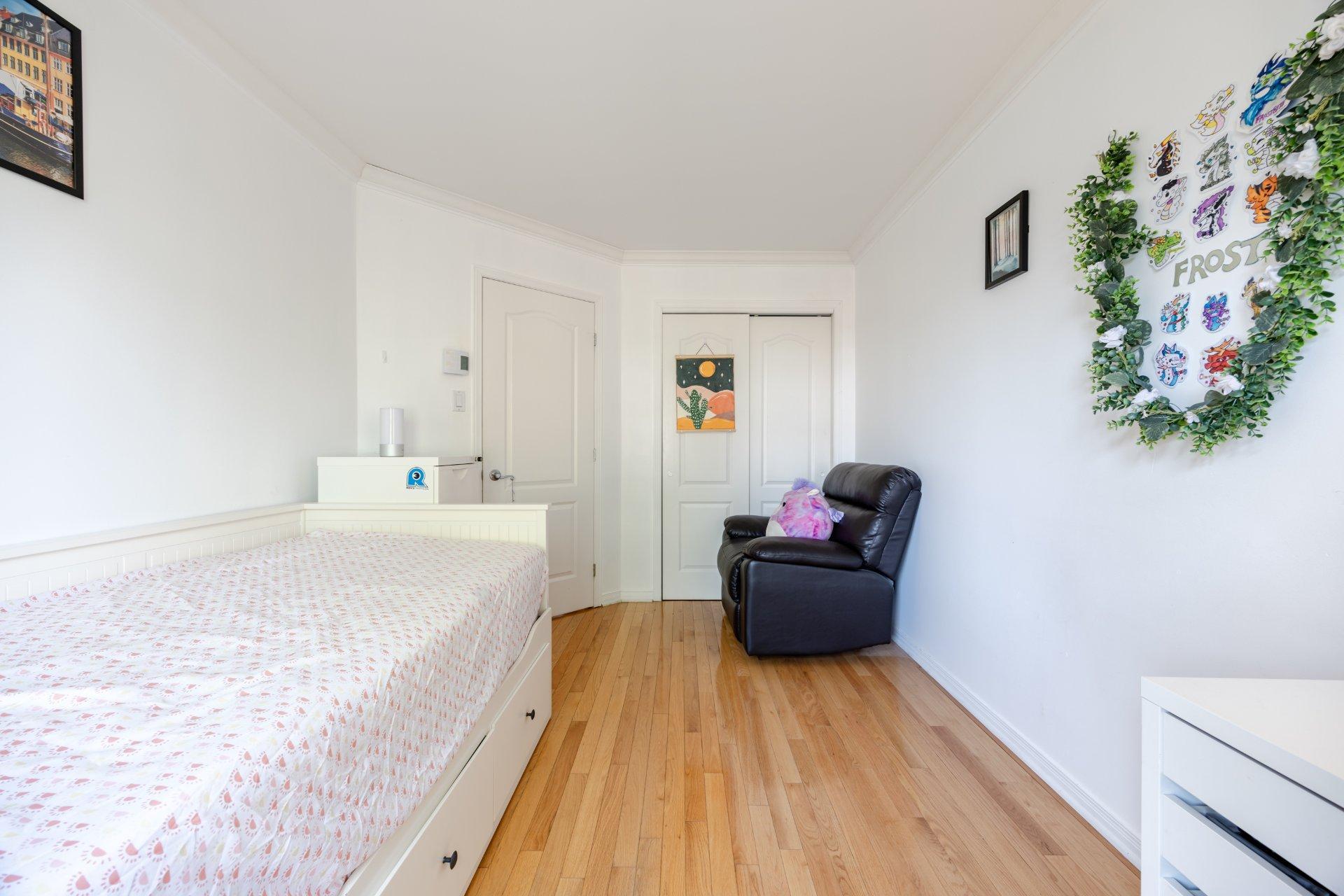 









2229


Rue de la Méditerranée

,
Montréal (Saint-Laurent),




QC
H4R3B1

