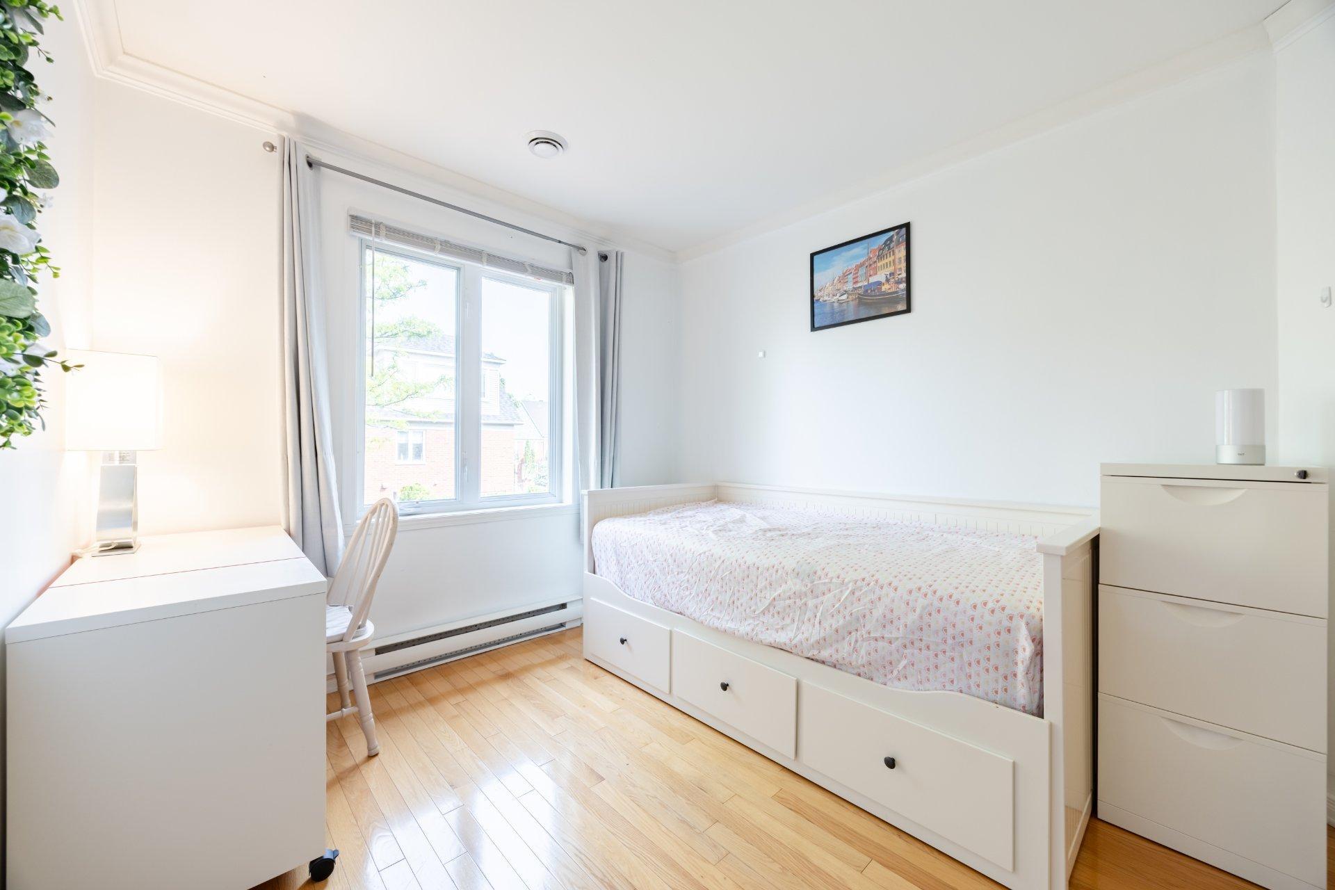 









2229


Rue de la Méditerranée

,
Montréal (Saint-Laurent),




QC
H4R3B1


