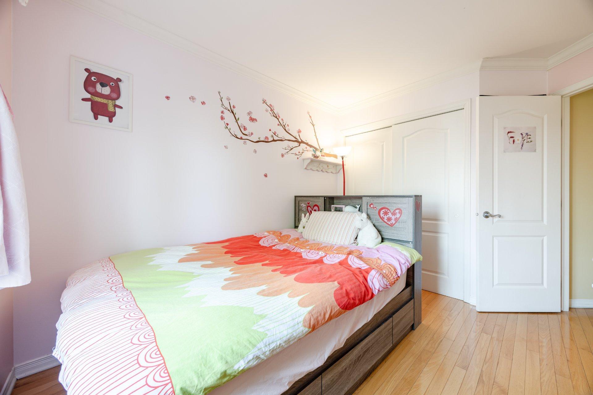 









2229


Rue de la Méditerranée

,
Montréal (Saint-Laurent),




QC
H4R3B1

