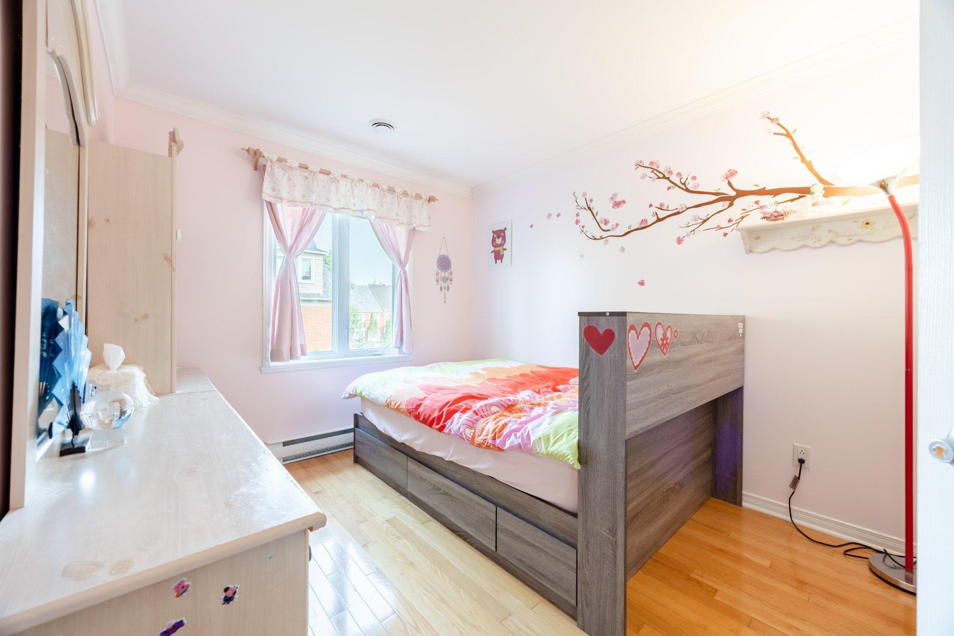 









2229


Rue de la Méditerranée

,
Montréal (Saint-Laurent),




QC
H4R3B1

