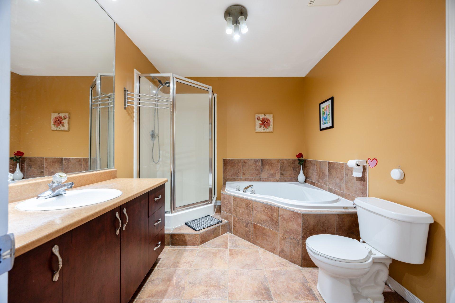 









2229


Rue de la Méditerranée

,
Montréal (Saint-Laurent),




QC
H4R3B1

