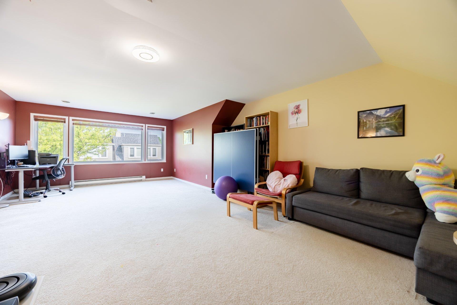 









2229


Rue de la Méditerranée

,
Montréal (Saint-Laurent),




QC
H4R3B1

