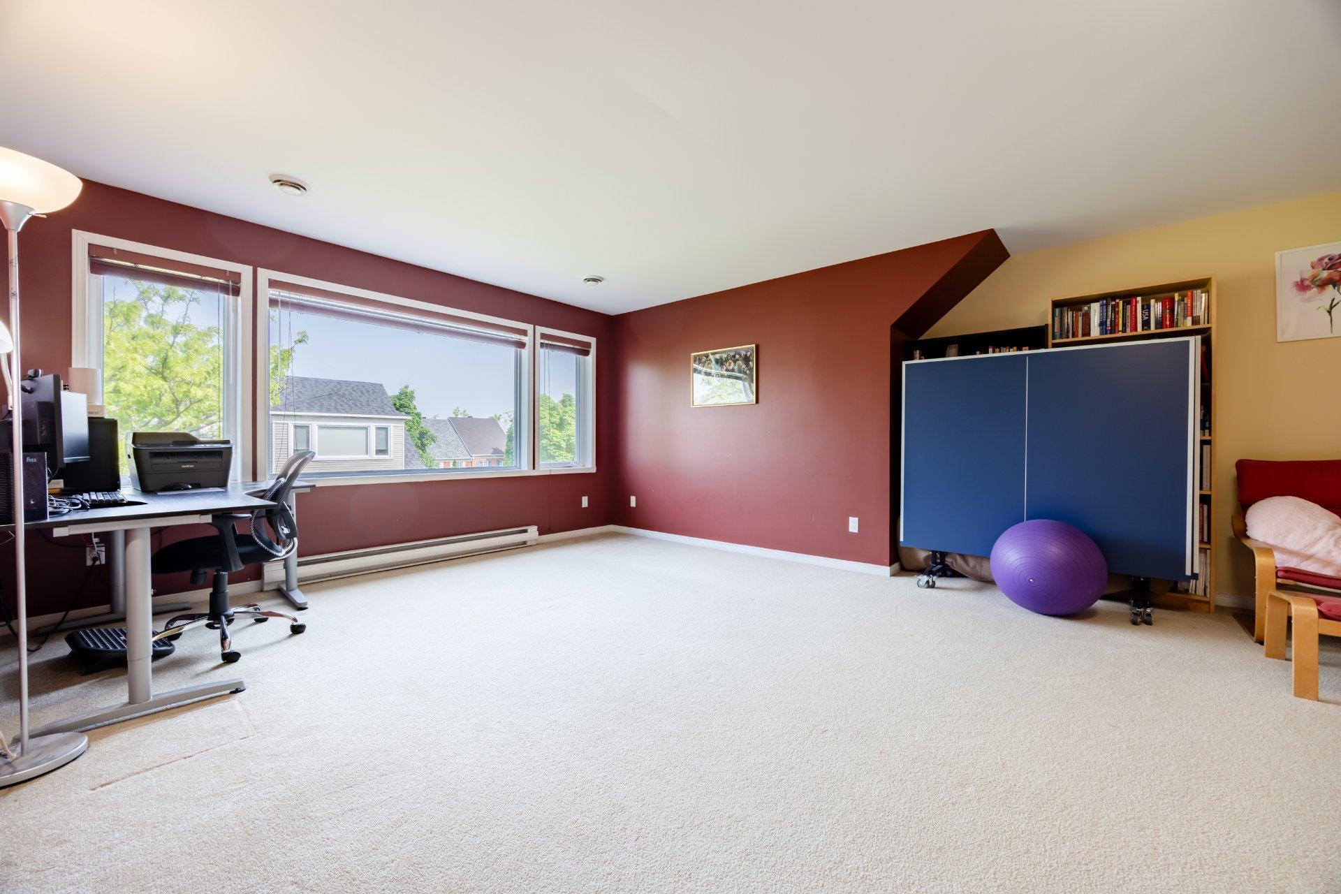 









2229


Rue de la Méditerranée

,
Montréal (Saint-Laurent),




QC
H4R3B1

