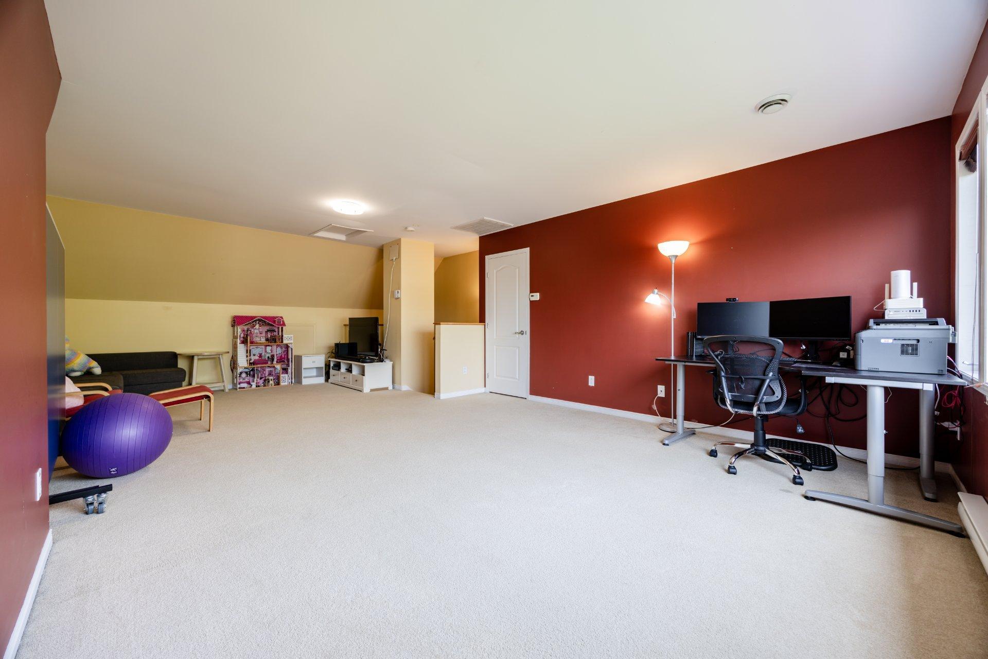 









2229


Rue de la Méditerranée

,
Montréal (Saint-Laurent),




QC
H4R3B1

