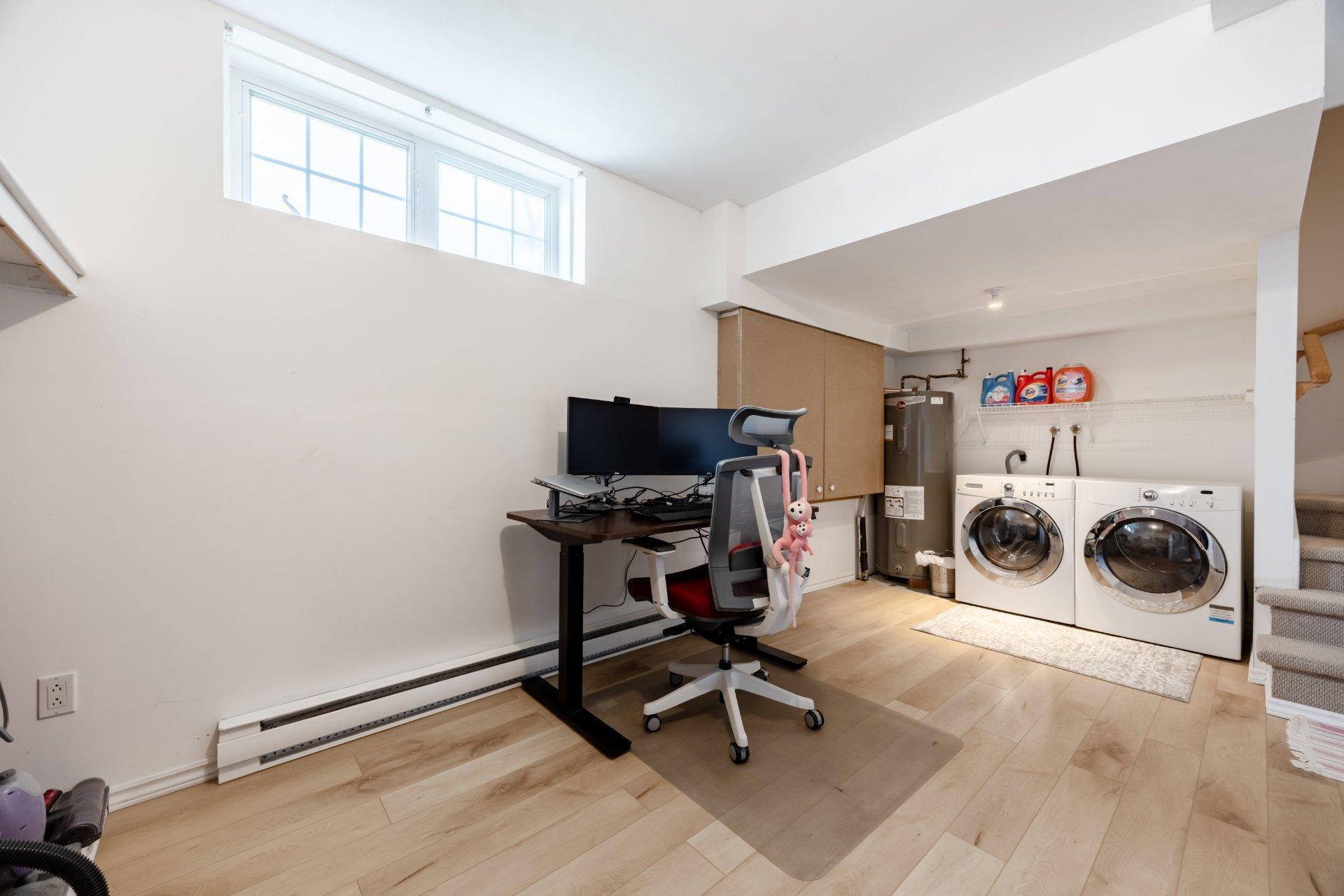 









2229


Rue de la Méditerranée

,
Montréal (Saint-Laurent),




QC
H4R3B1

