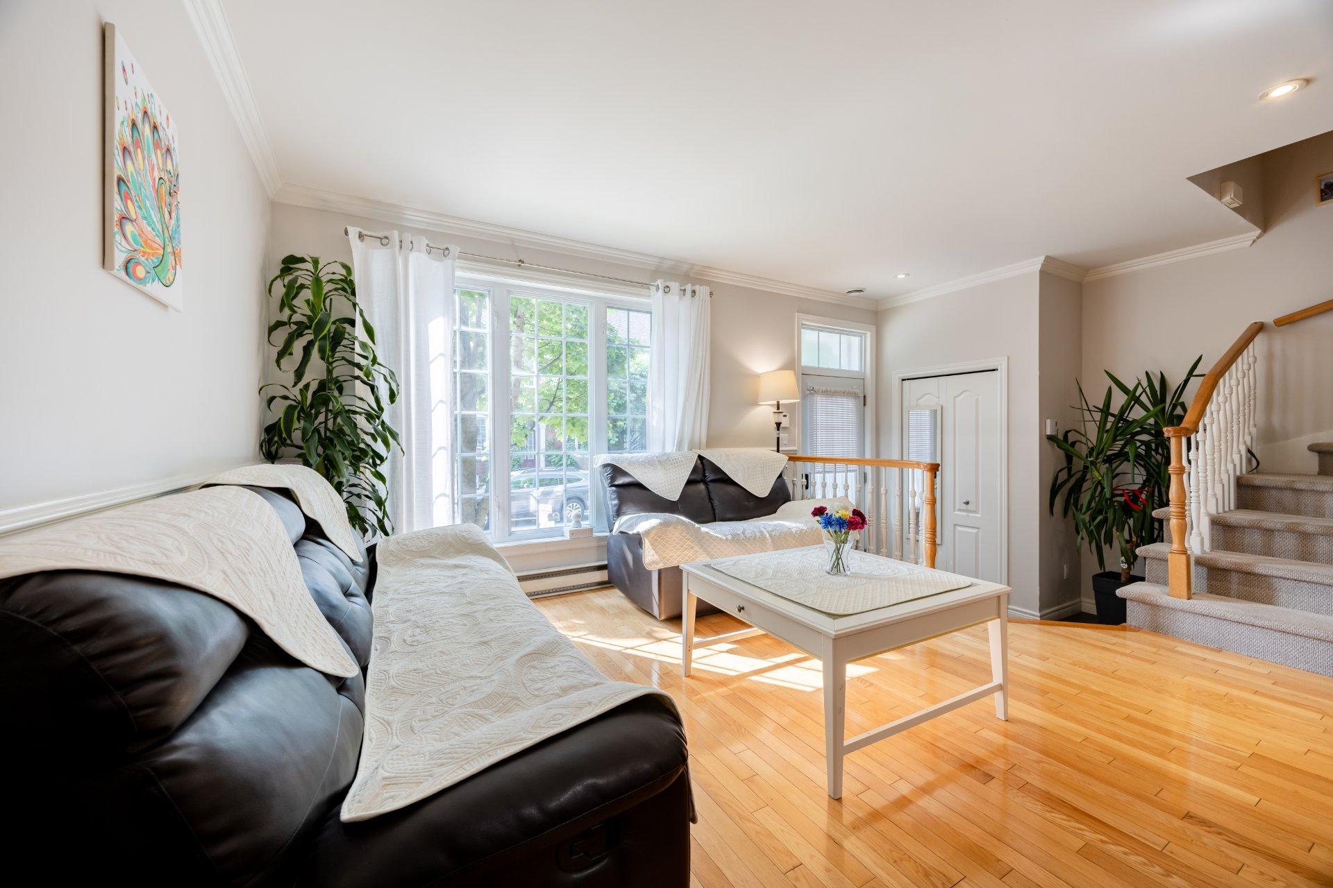 









2229


Rue de la Méditerranée

,
Montréal (Saint-Laurent),




QC
H4R3B1

