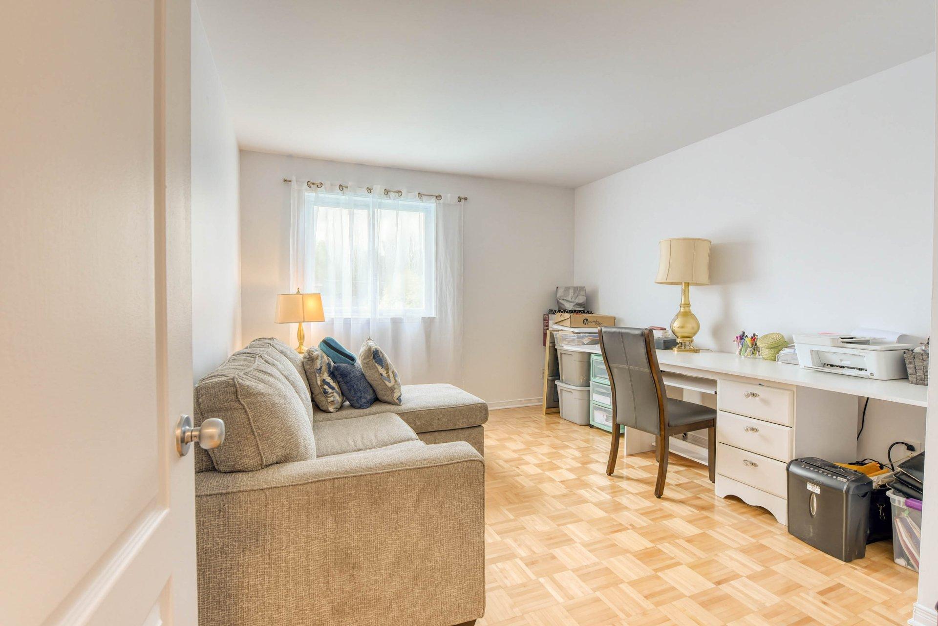 









580


Rue De Coubertin

,
Repentigny (Repentigny),




QC
J5Y3Z6

