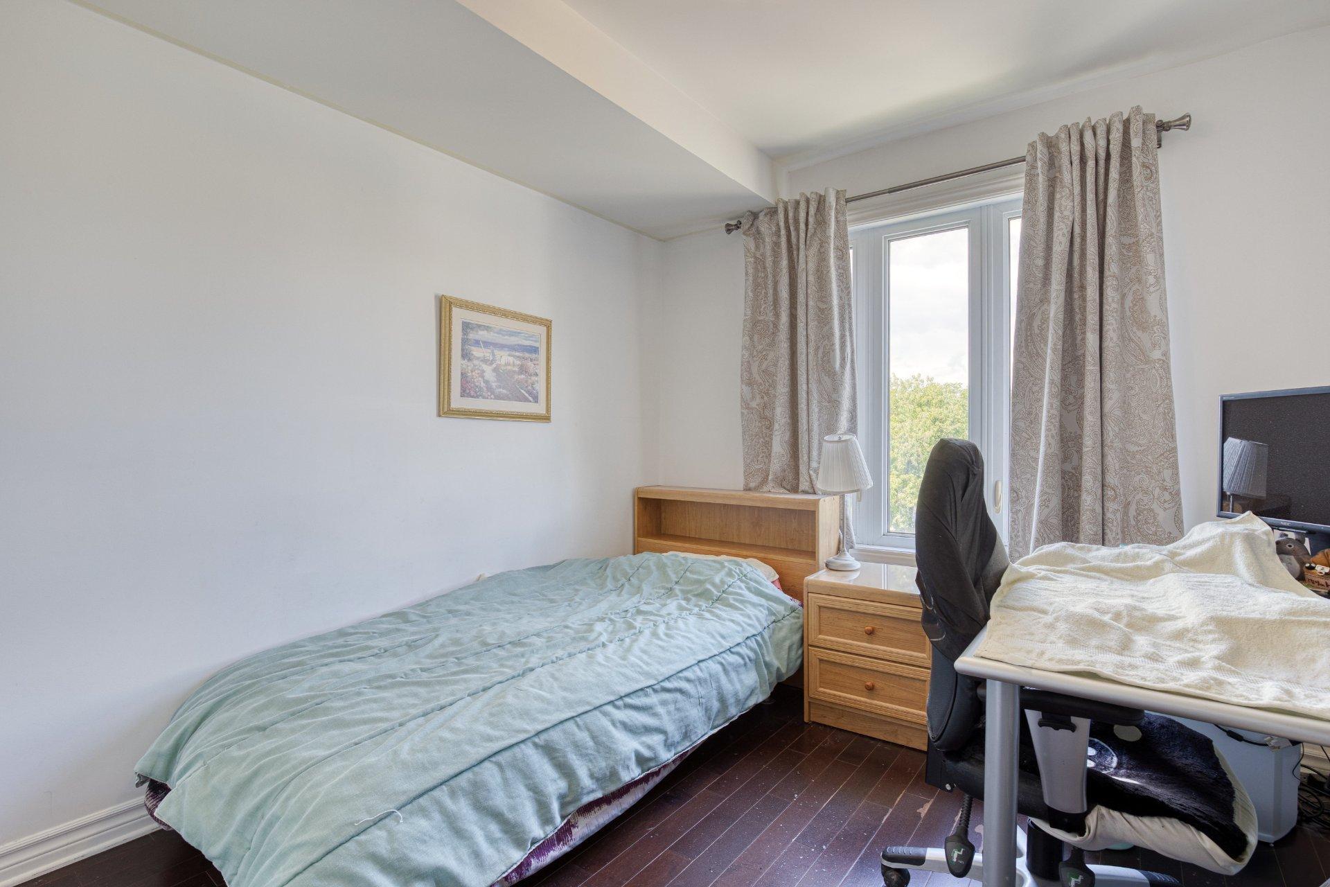 









995


Rue St-Germain

, 305,
Montréal (Saint-Laurent),




QC
H4L3S1

