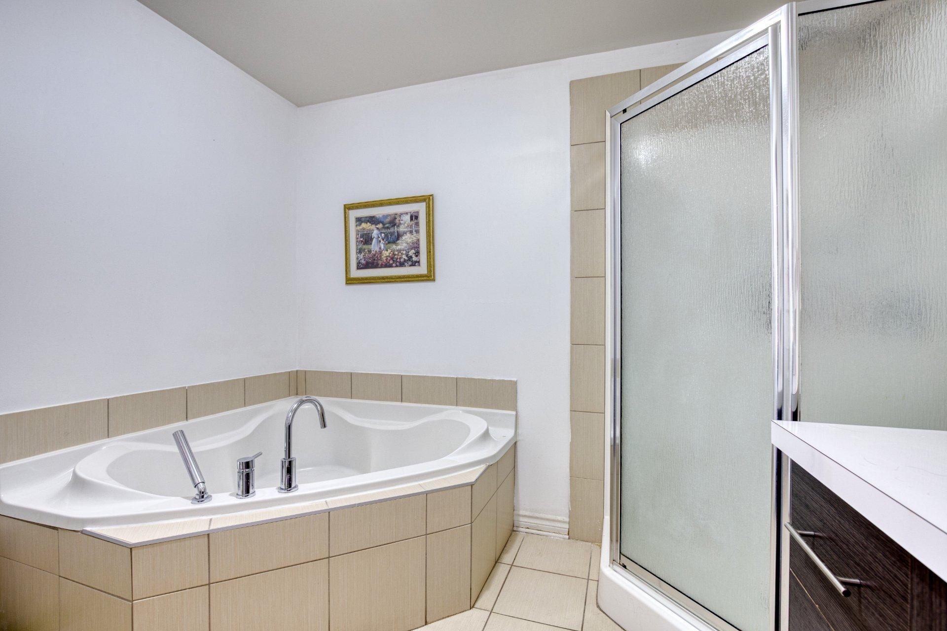 









995


Rue St-Germain

, 305,
Montréal (Saint-Laurent),




QC
H4L3S1

