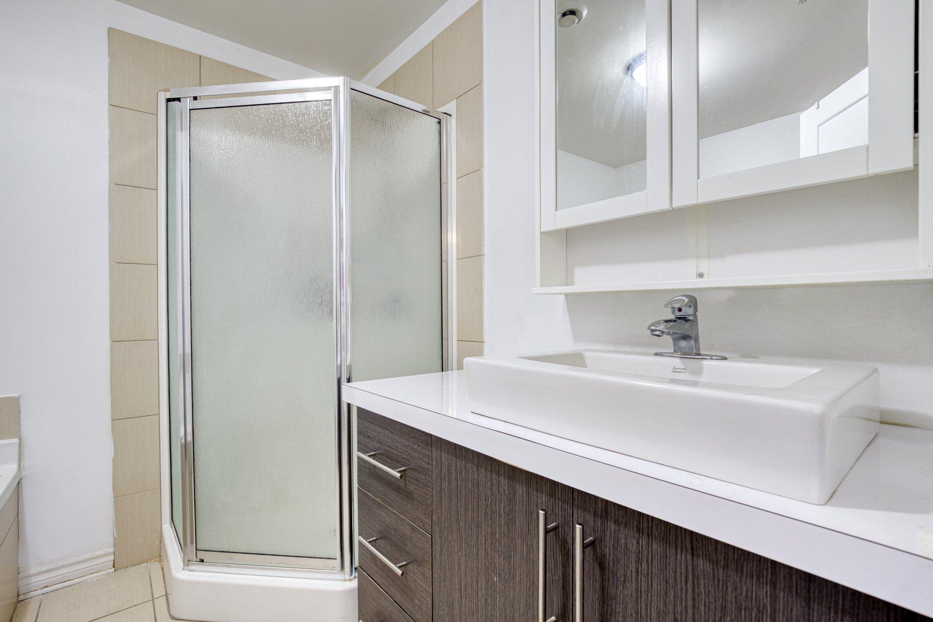 









995


Rue St-Germain

, 305,
Montréal (Saint-Laurent),




QC
H4L3S1

