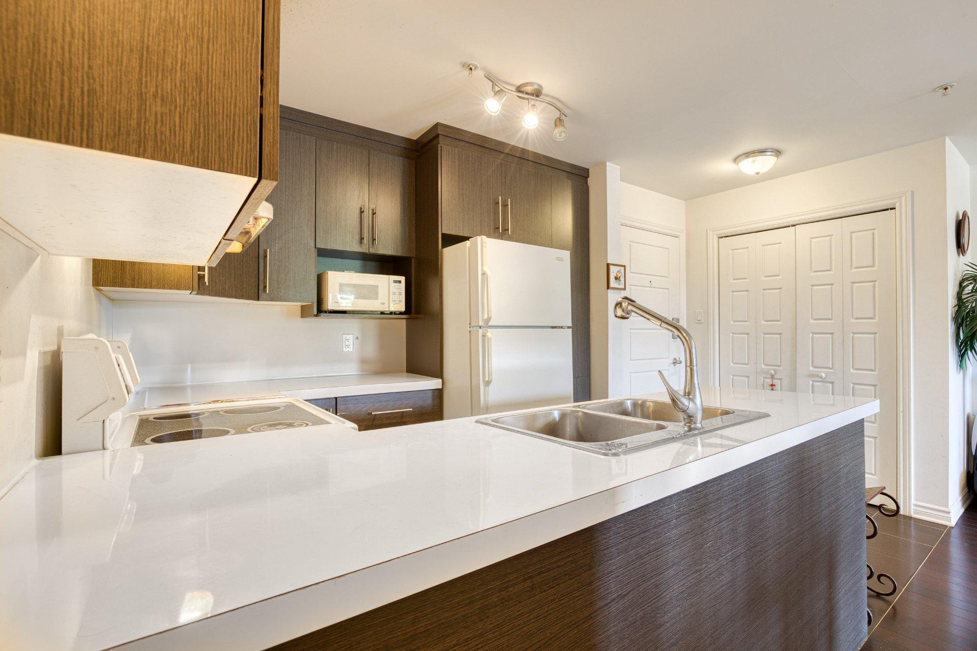 









995


Rue St-Germain

, 305,
Montréal (Saint-Laurent),




QC
H4L3S1

