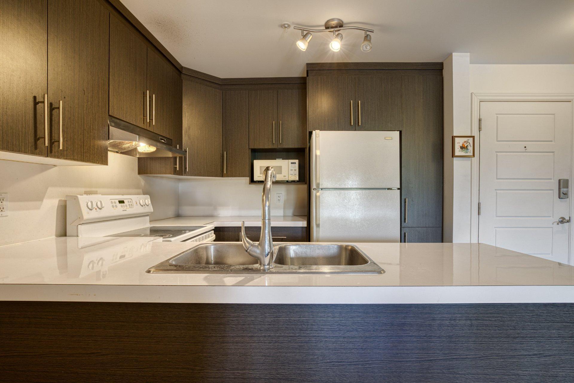 









995


Rue St-Germain

, 305,
Montréal (Saint-Laurent),




QC
H4L3S1

