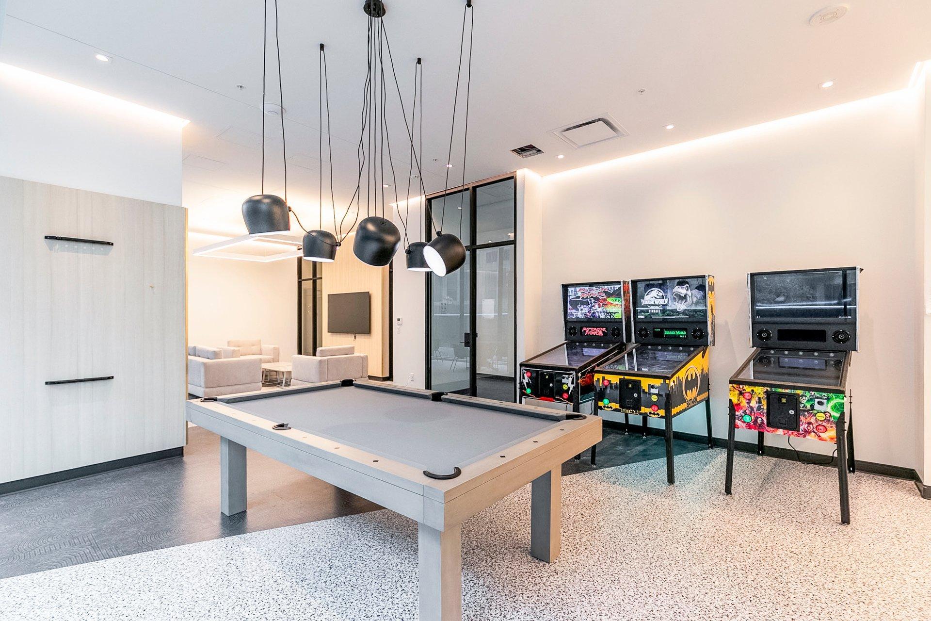









1210


Rue Jeanne-Mance

, 4310,
Montréal (Ville-Marie),




QC
H2X1M1

