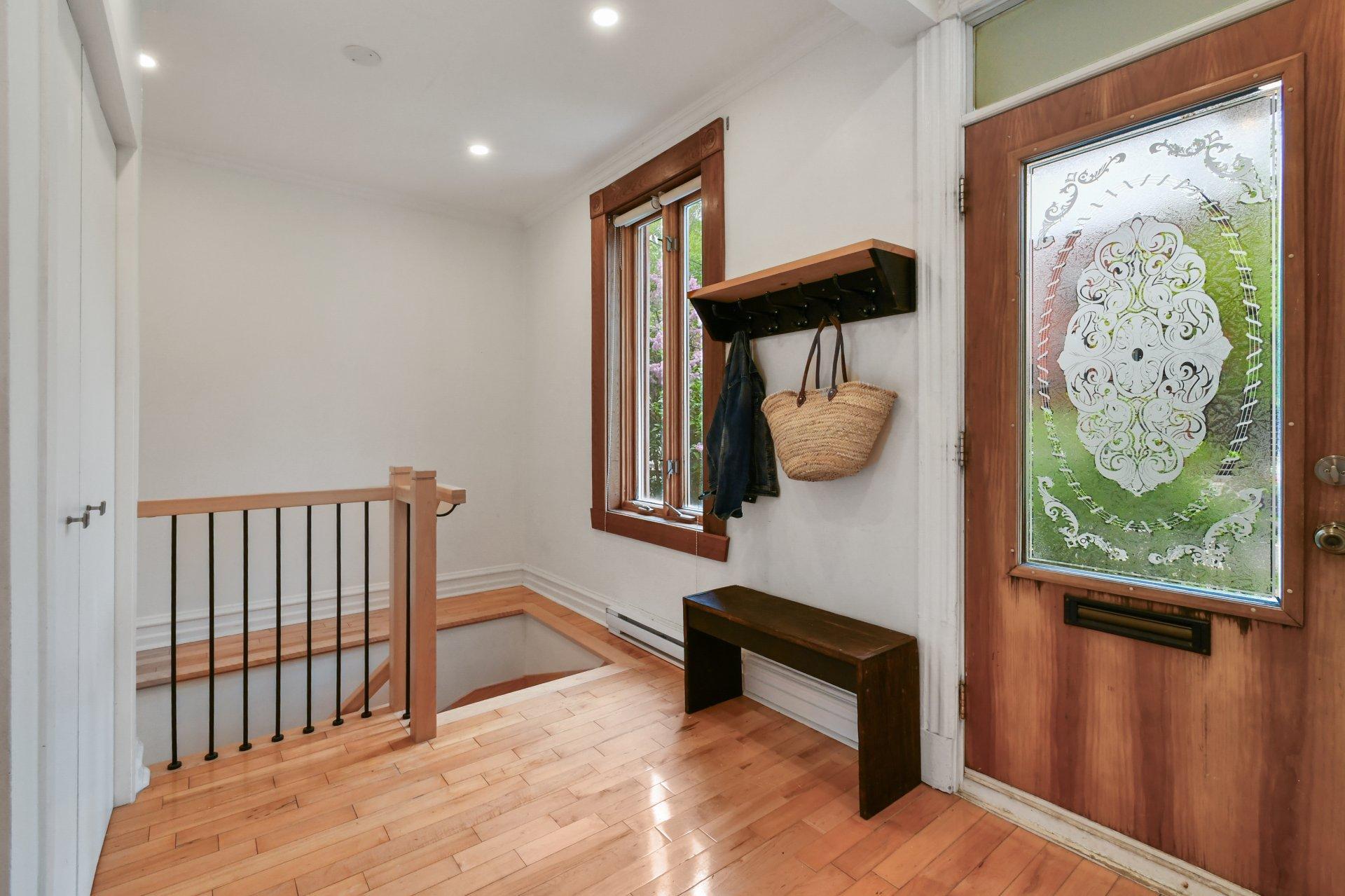 









7507


Rue Boyer

,
Montréal (Villeray/Saint-Michel/Parc-Extension),




QC
H2R2R9

