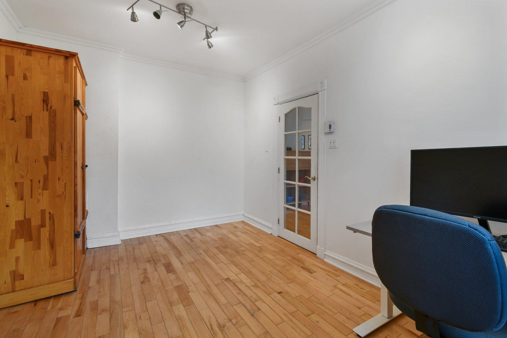 









7507


Rue Boyer

,
Montréal (Villeray/Saint-Michel/Parc-Extension),




QC
H2R2R9

