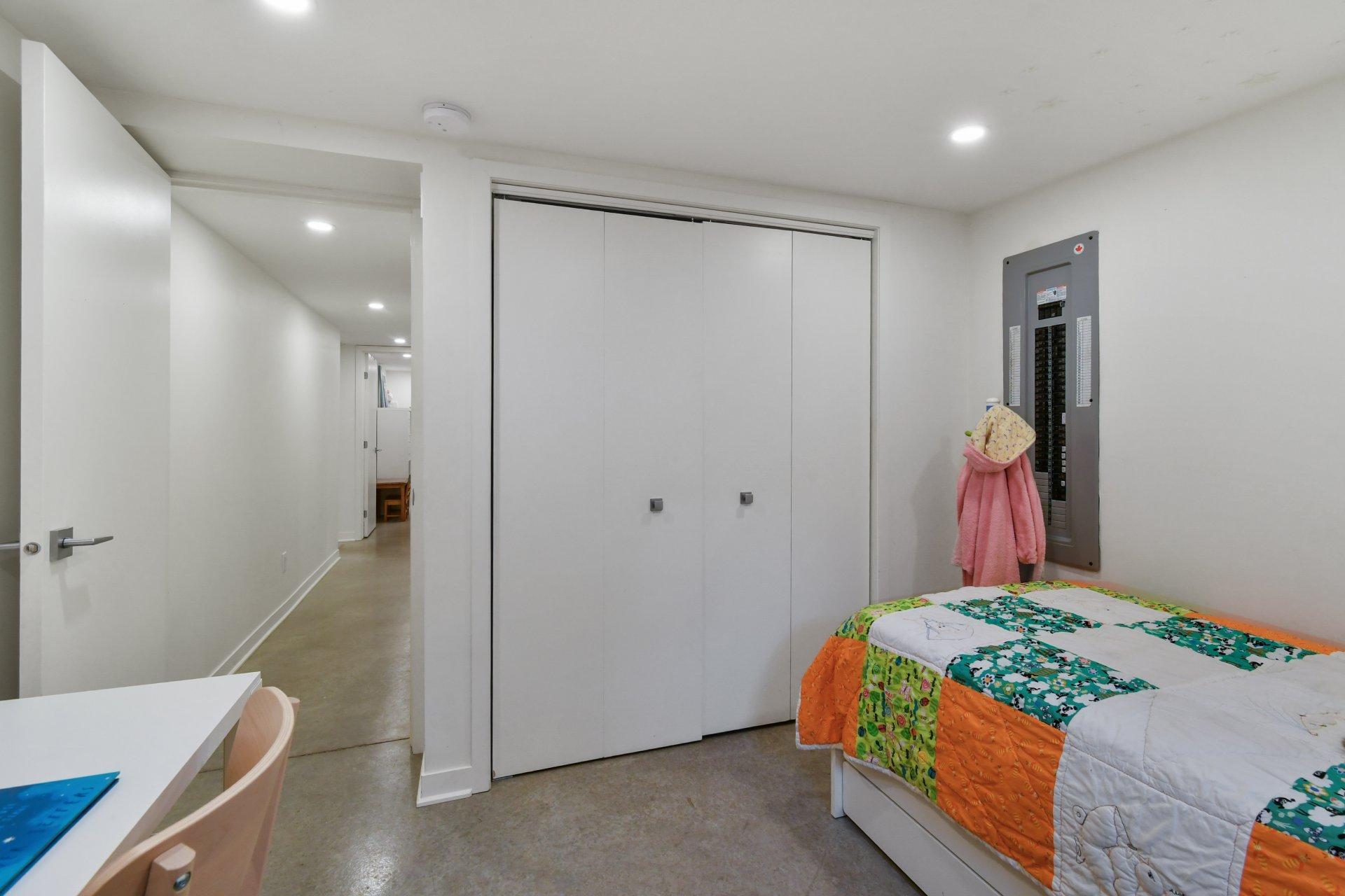 









7507


Rue Boyer

,
Montréal (Villeray/Saint-Michel/Parc-Extension),




QC
H2R2R9

