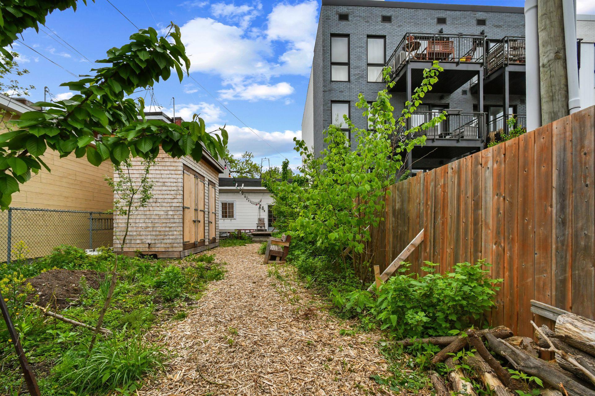 









7507


Rue Boyer

,
Montréal (Villeray/Saint-Michel/Parc-Extension),




QC
H2R2R9

