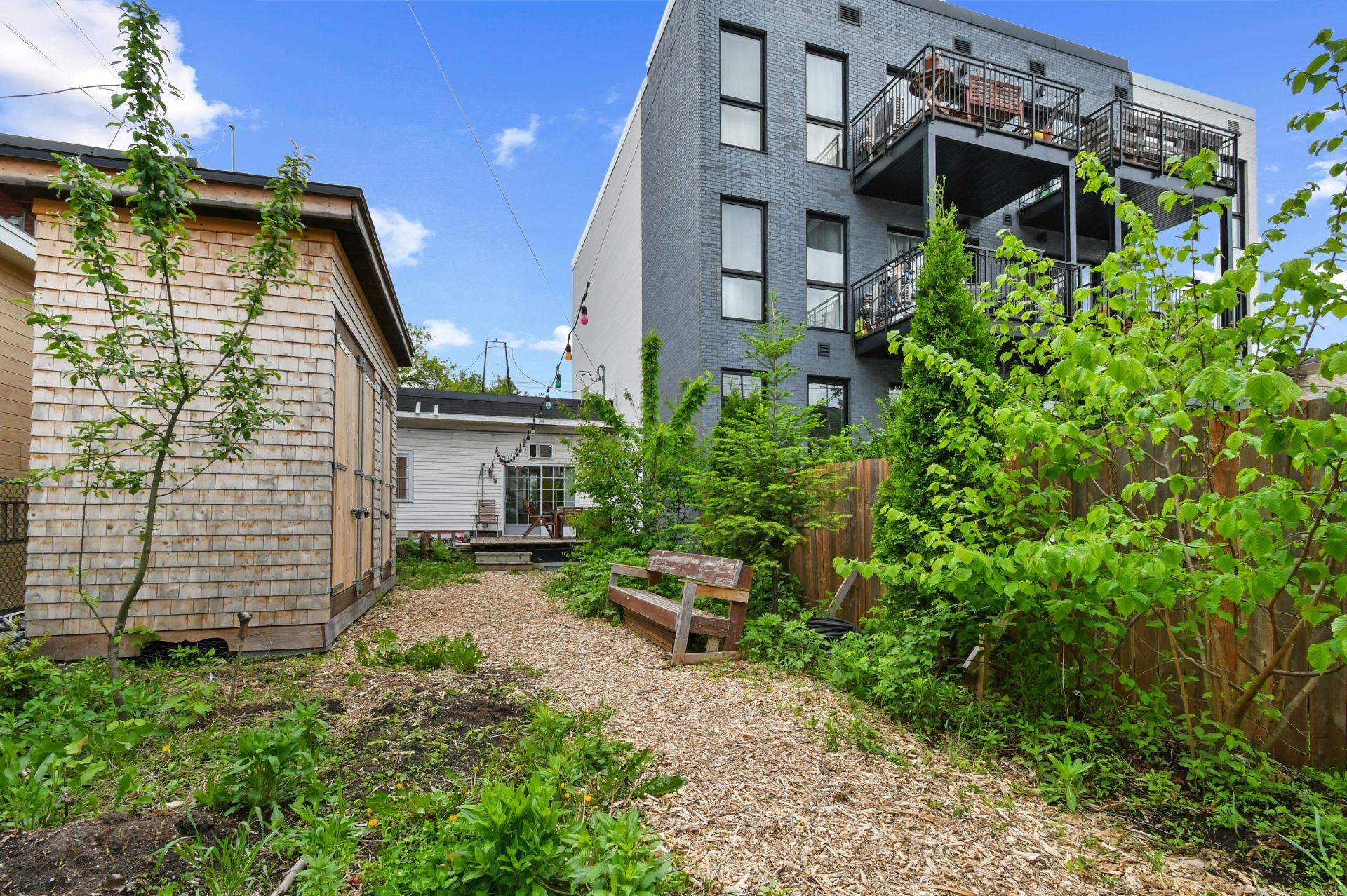 









7507


Rue Boyer

,
Montréal (Villeray/Saint-Michel/Parc-Extension),




QC
H2R2R9

