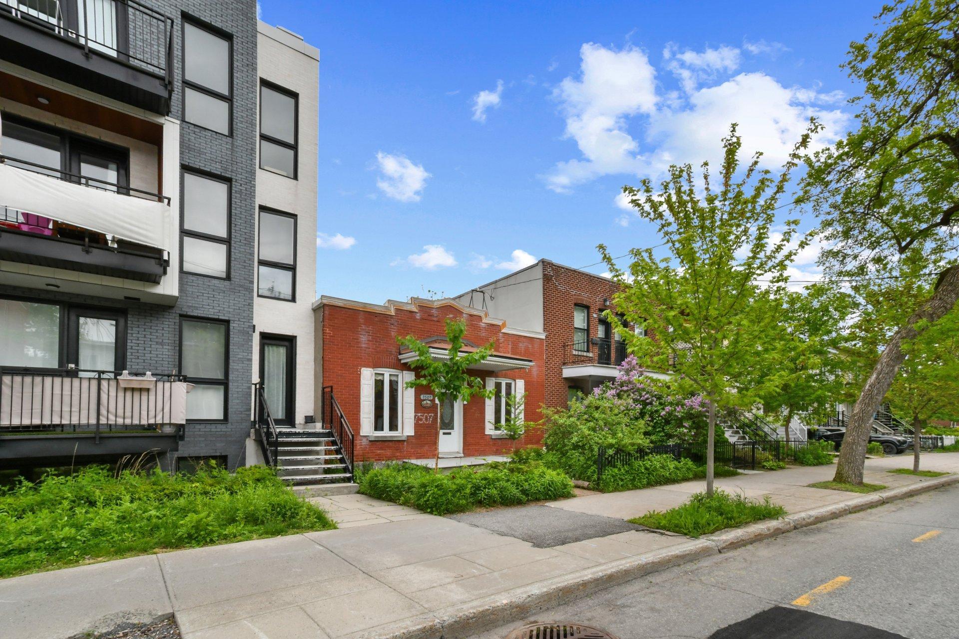 









7507


Rue Boyer

,
Montréal (Villeray/Saint-Michel/Parc-Extension),




QC
H2R2R9

