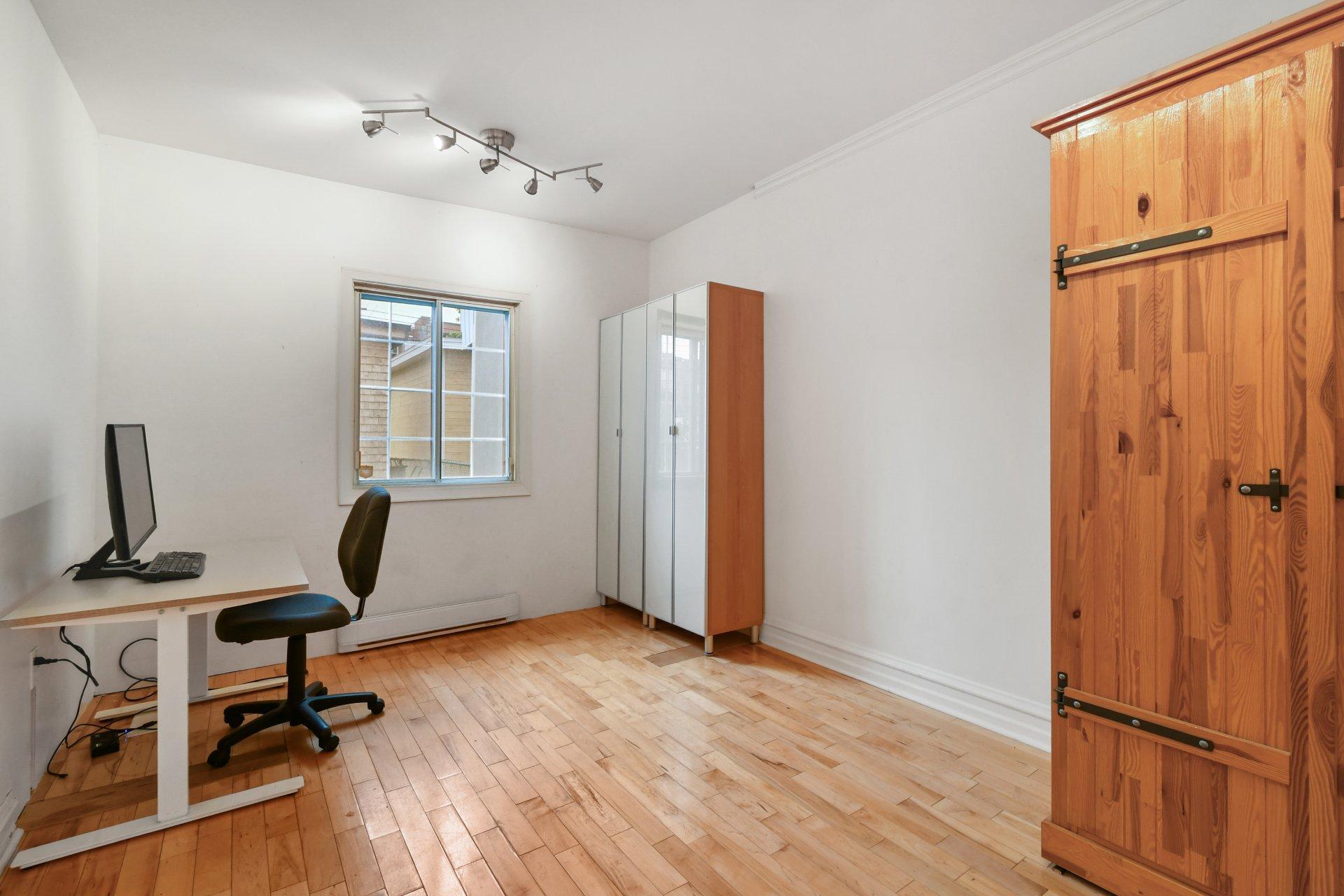 









7507


Rue Boyer

,
Montréal (Villeray/Saint-Michel/Parc-Extension),




QC
H2R2R9

