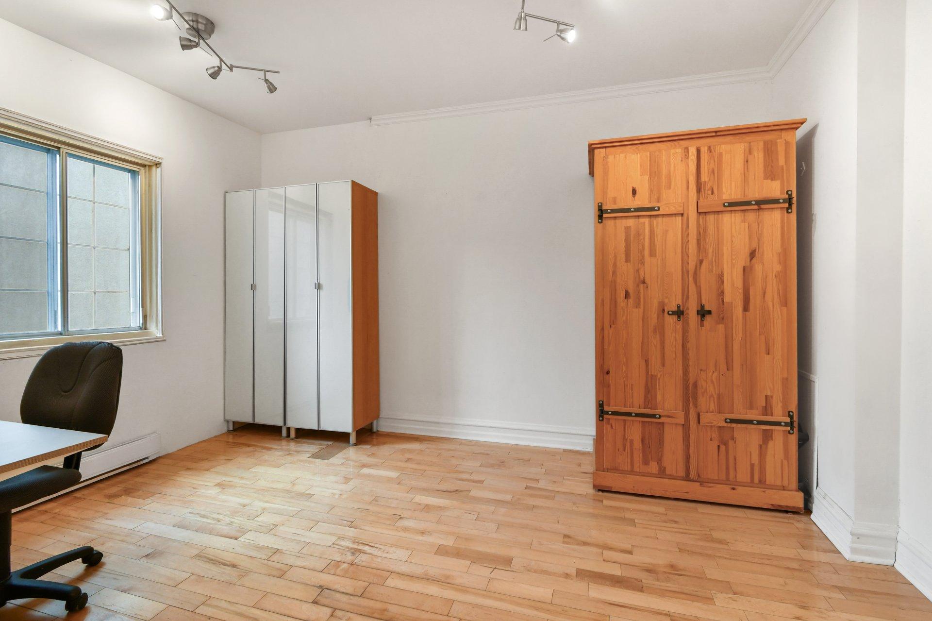 









7507


Rue Boyer

,
Montréal (Villeray/Saint-Michel/Parc-Extension),




QC
H2R2R9

