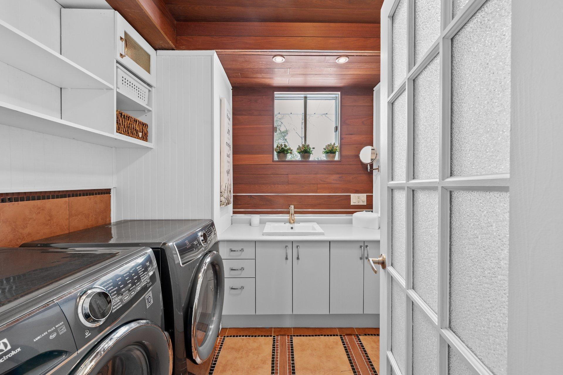 









585


Rue de la Vallée-du-Golf

,
Sainte-Adèle,




QC
J8B1P4

