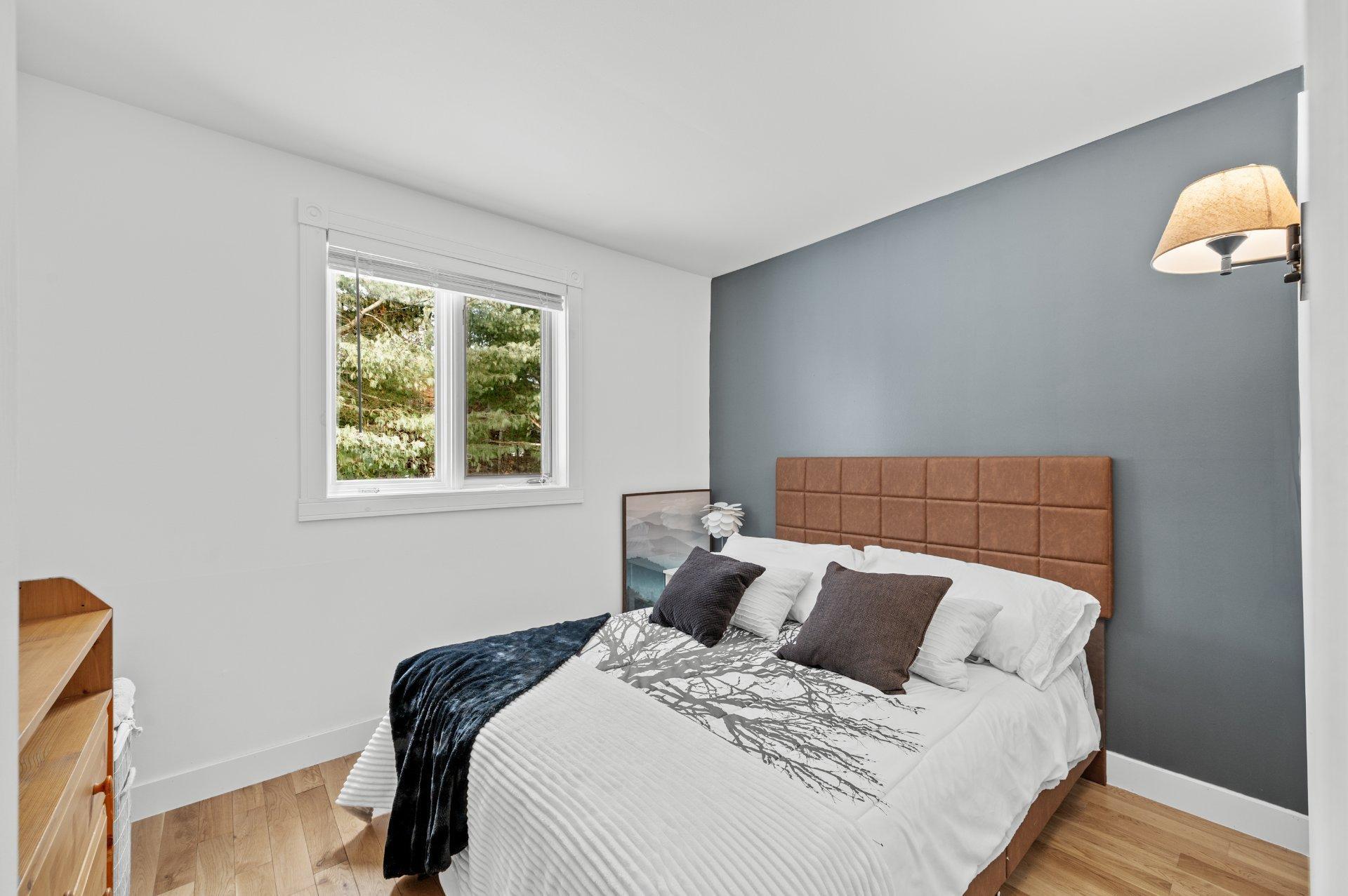 









585


Rue de la Vallée-du-Golf

,
Sainte-Adèle,




QC
J8B1P4

