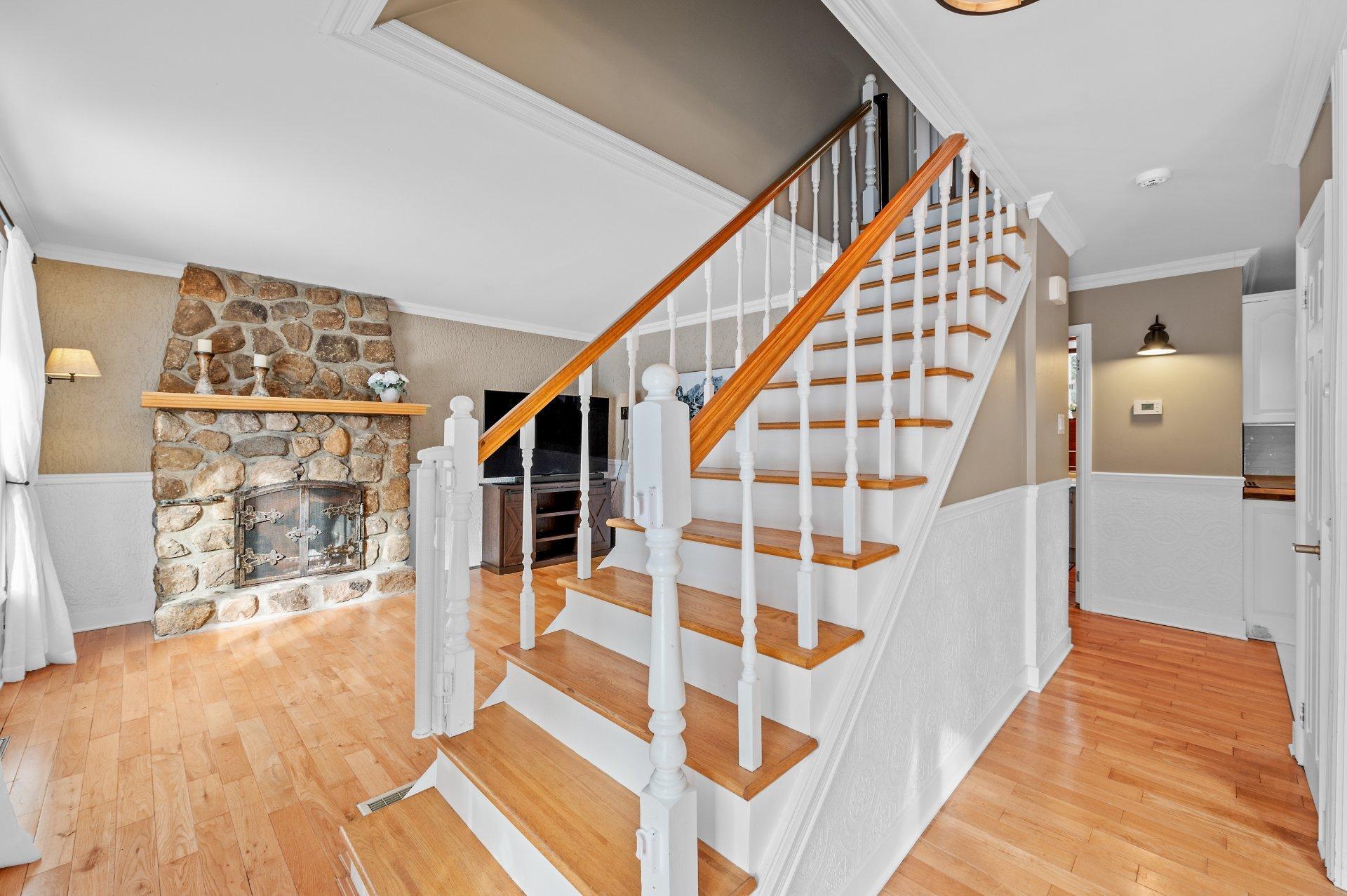 









585


Rue de la Vallée-du-Golf

,
Sainte-Adèle,




QC
J8B1P4

