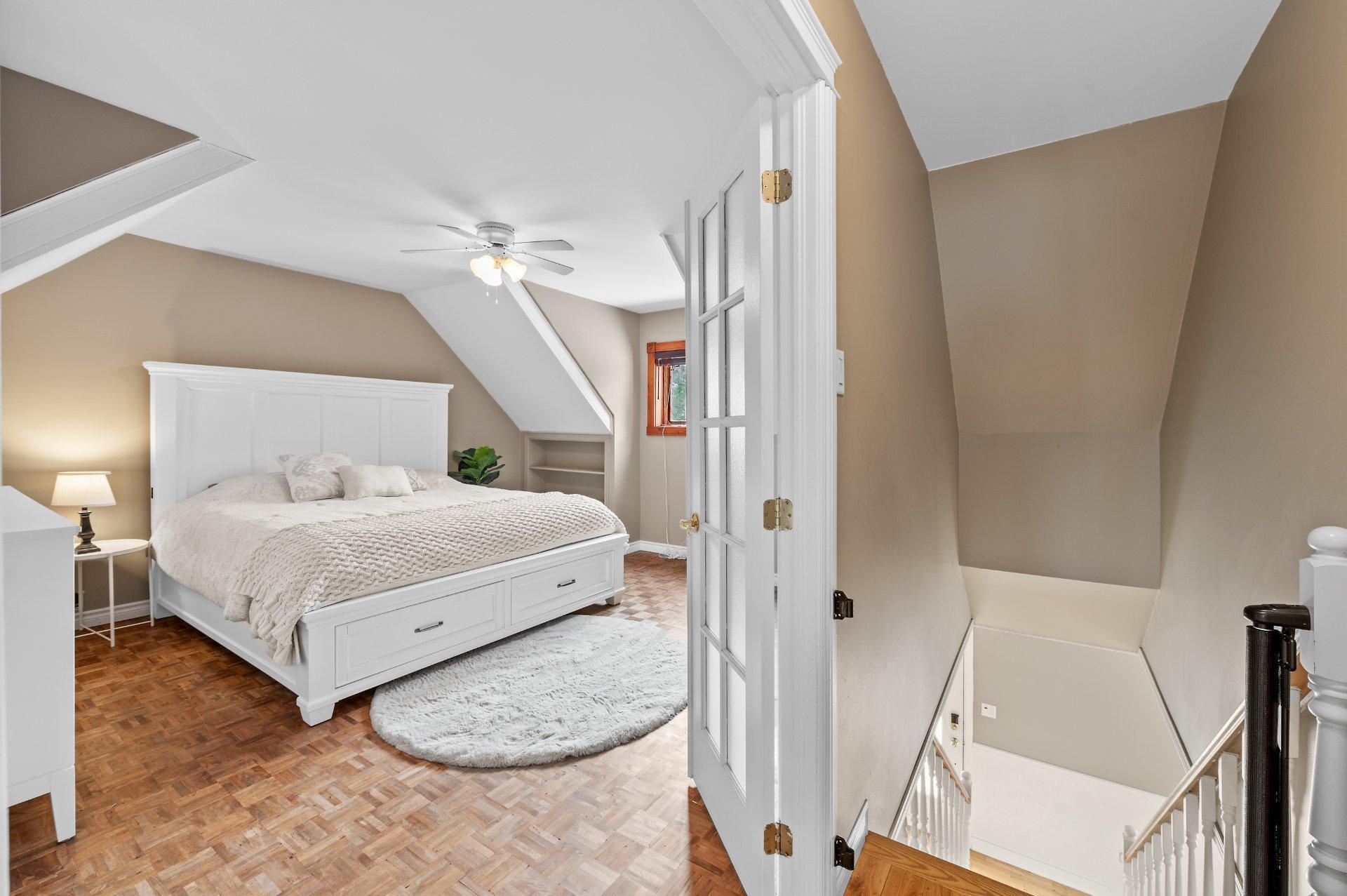 









585


Rue de la Vallée-du-Golf

,
Sainte-Adèle,




QC
J8B1P4

