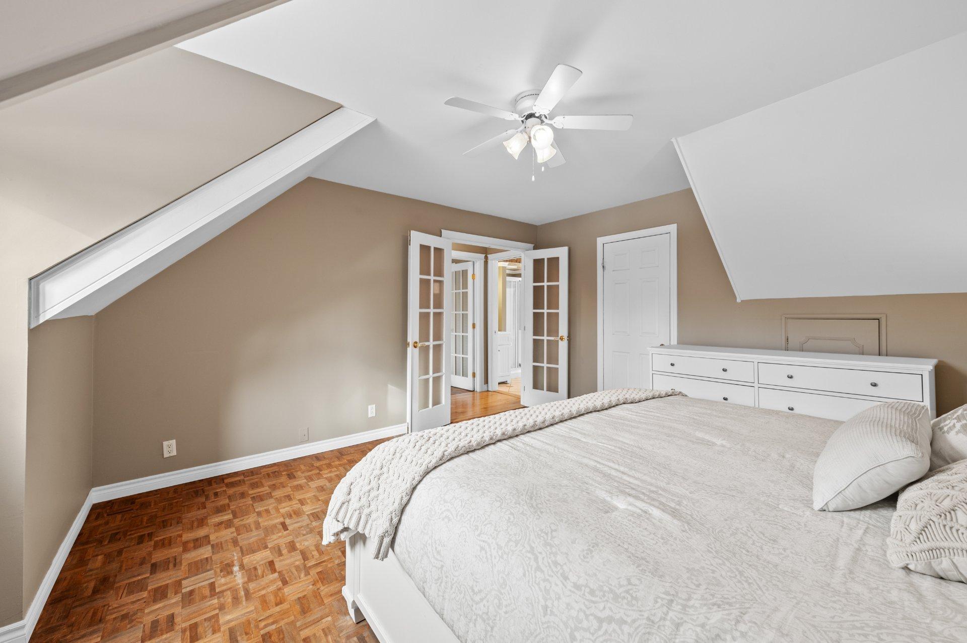 









585


Rue de la Vallée-du-Golf

,
Sainte-Adèle,




QC
J8B1P4


